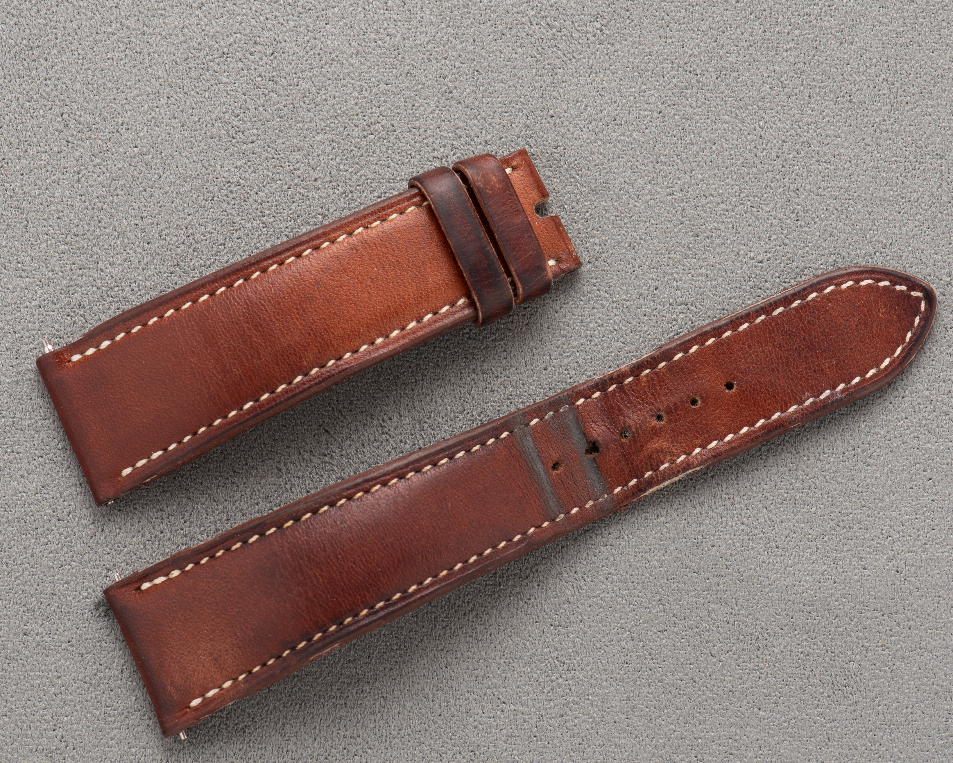View of Hermes Cape-Cod GM Silver Dial réf CC1 810 Full Set 2019