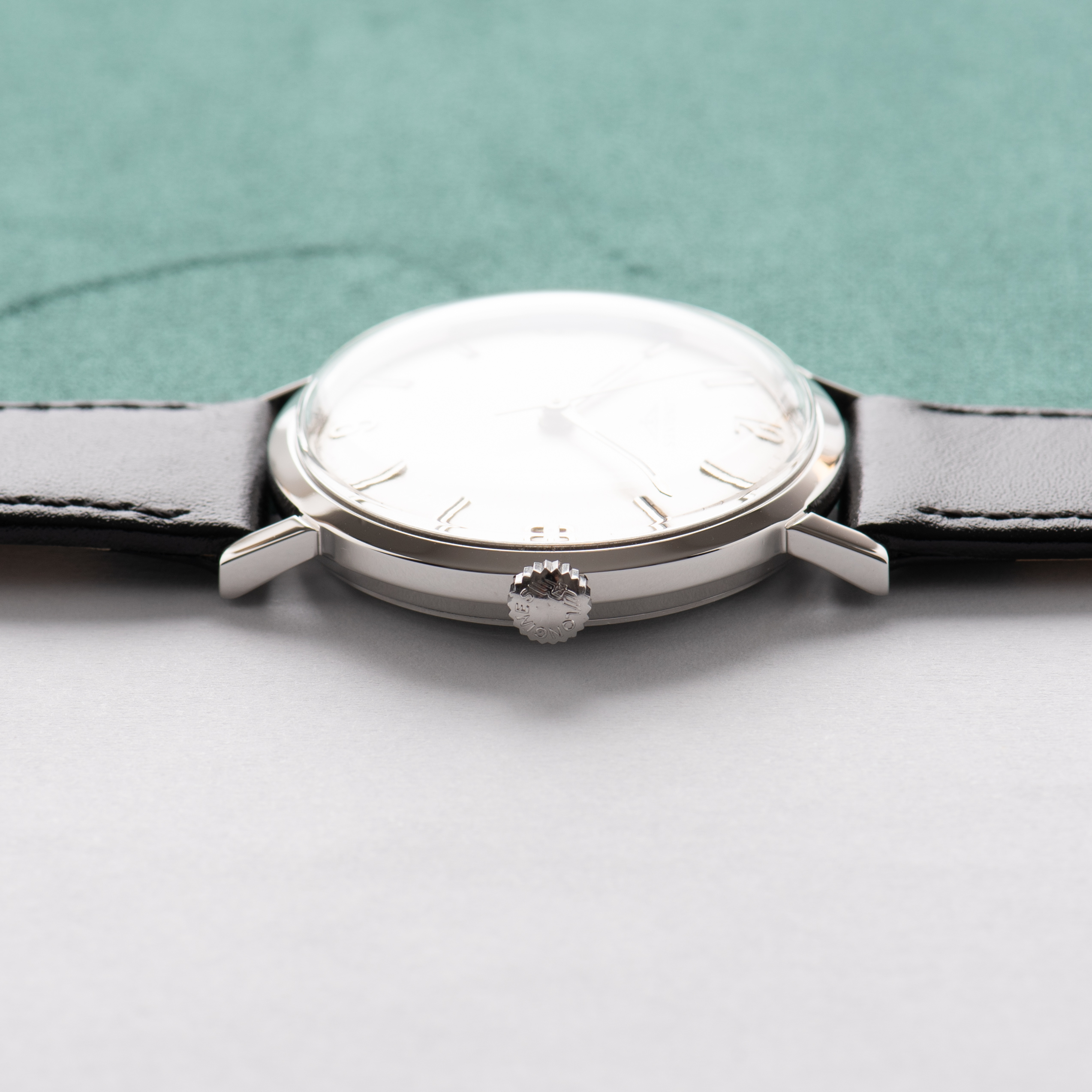 View of Mechanical Steel Longines – Silver Dial – Caliber 284 – Ref. 7839-4 – Circa 1960
