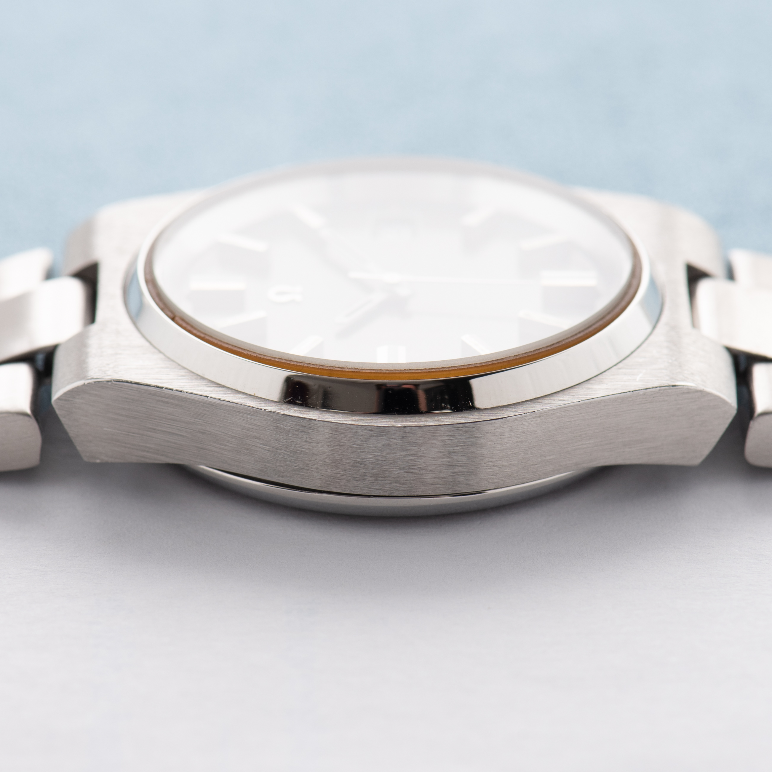 Zicht op Omega Automatic Seamaster Cosmic 2000 Grey dial Réf 166.135 from 1973