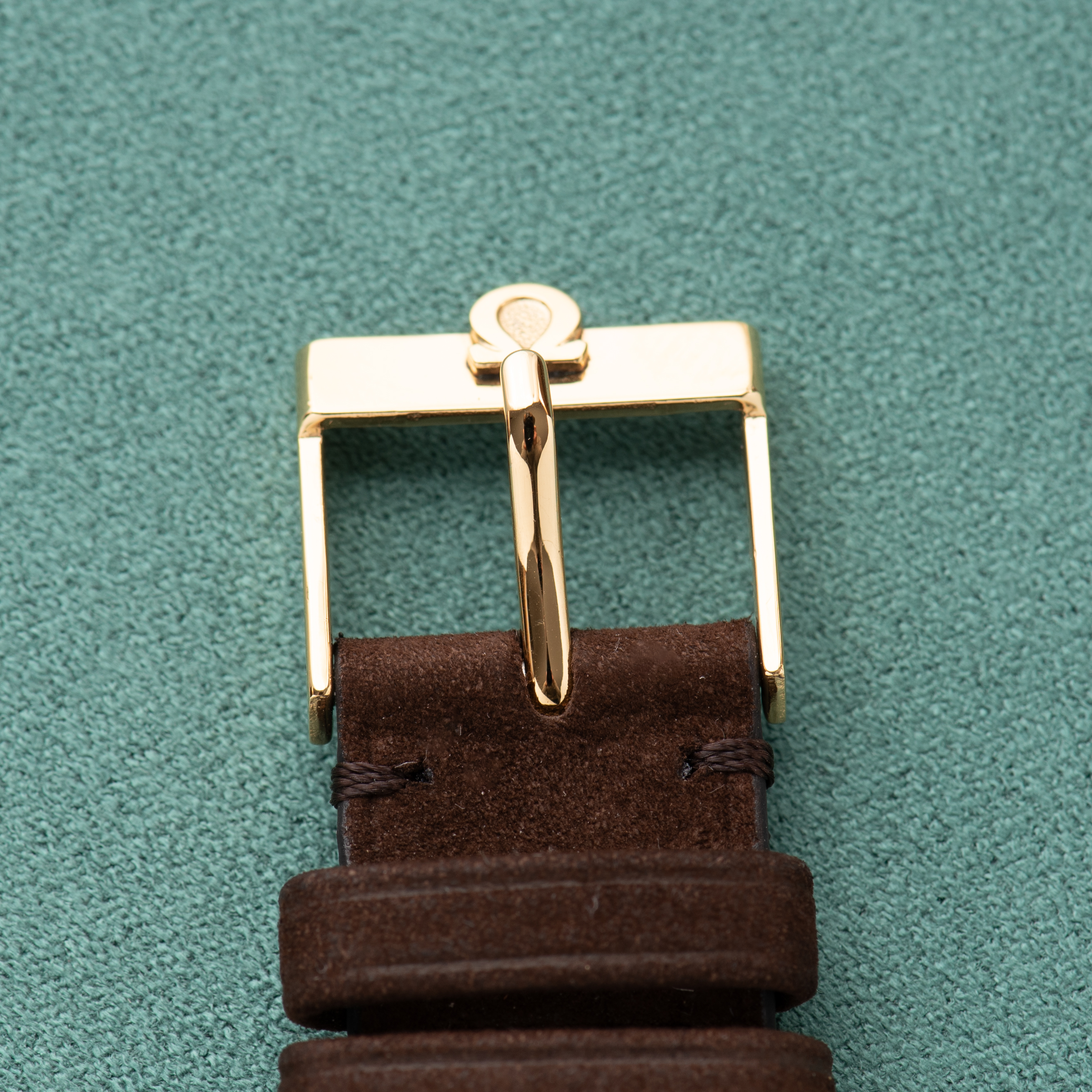 Zicht op Omega Genève Gold dial Réf 135.070 from 1969