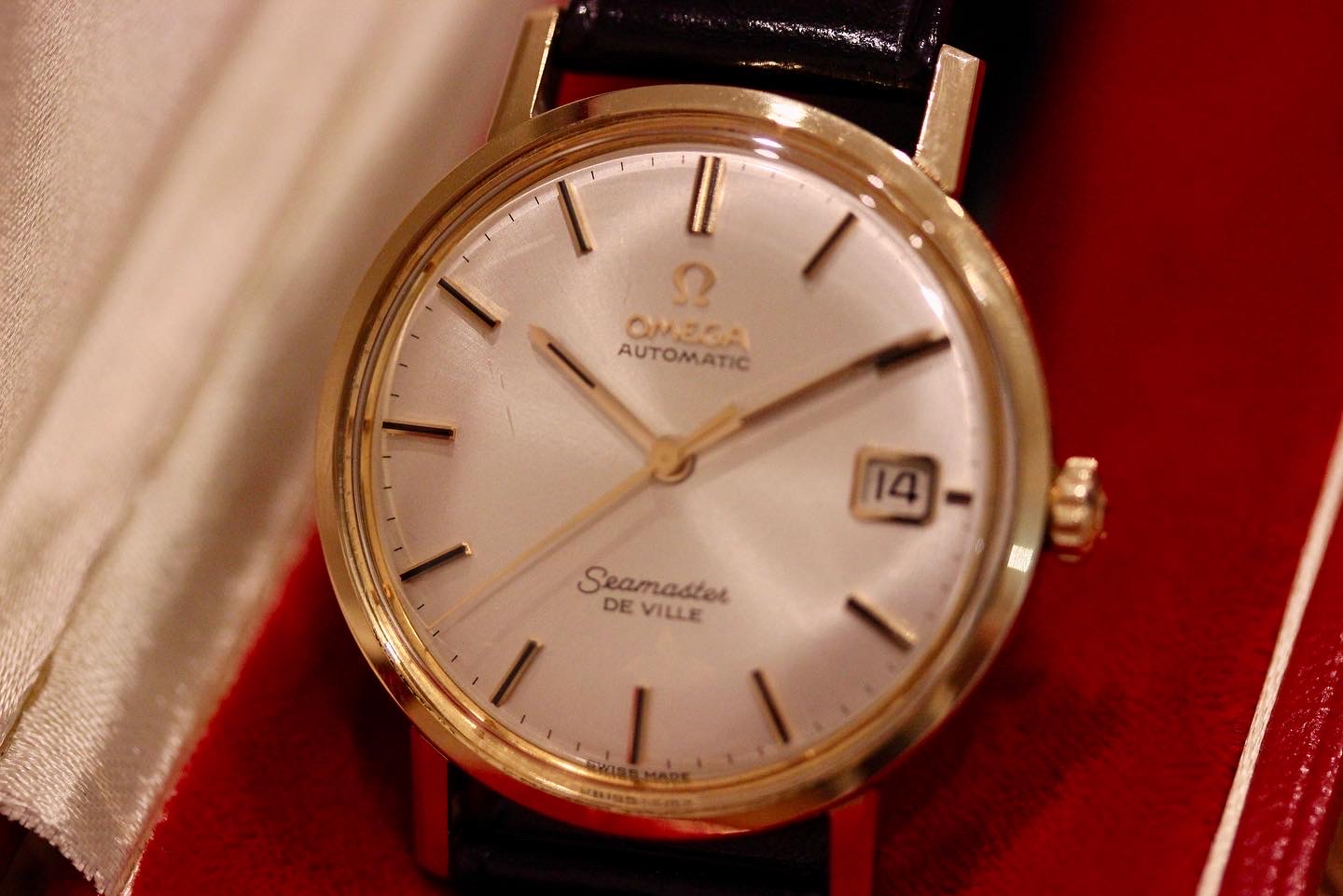 Zicht op Omega Automatic Seamaster Gold City 18k 0,750 Ref 166.020