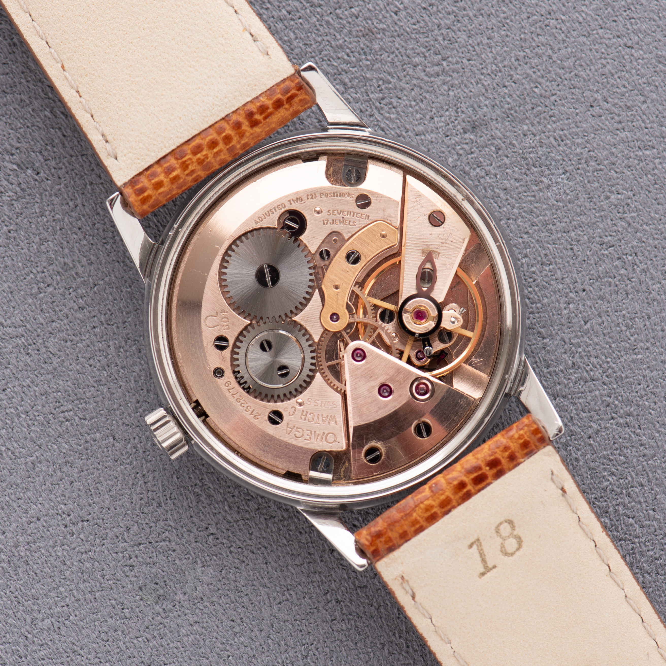 Vue de Omega Seamaster 600 Patina Dial cal 601 réf 135.012 from 1964