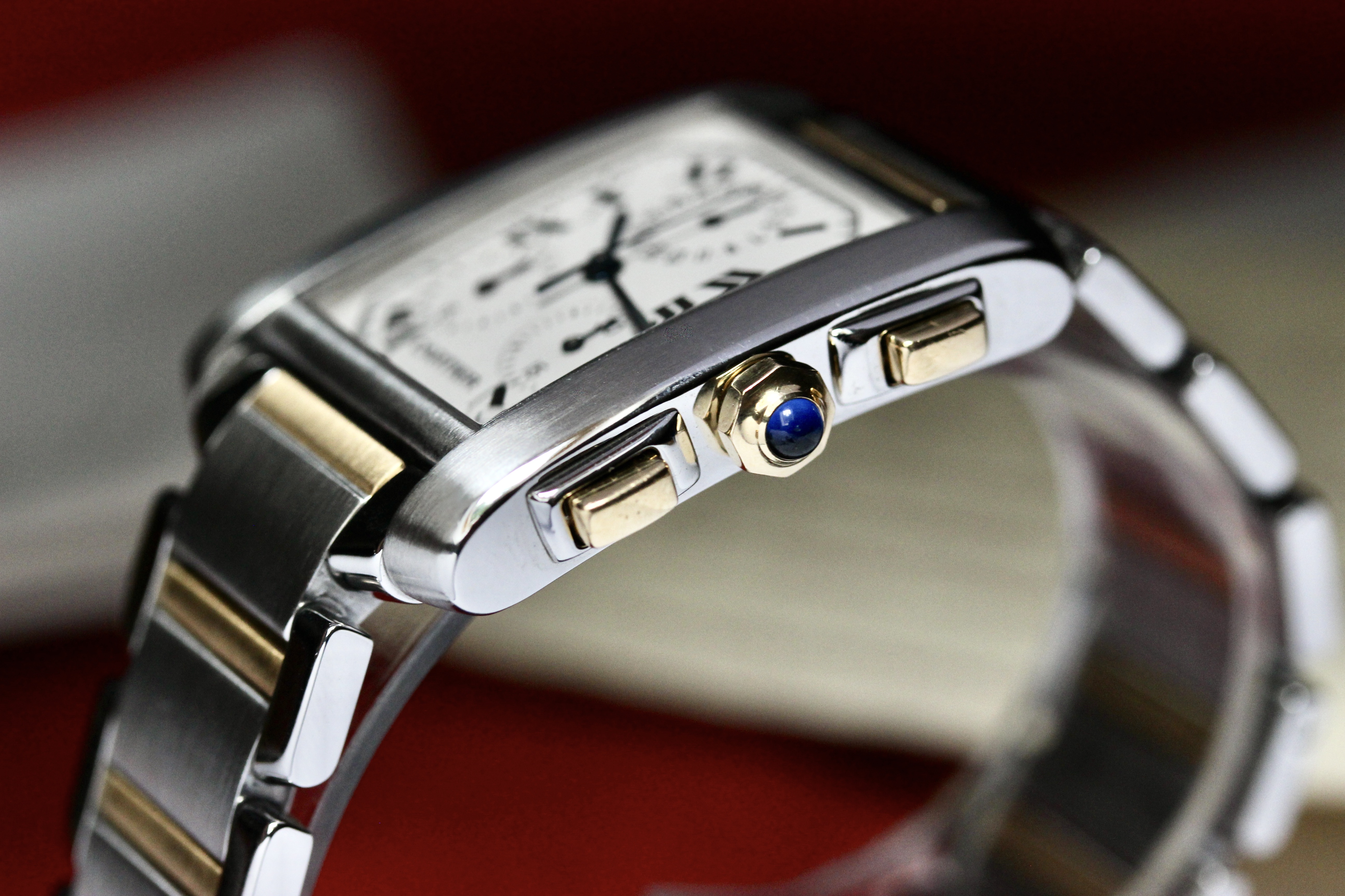 Zicht op Cartier Tank Frans ref 2303 goud/staal