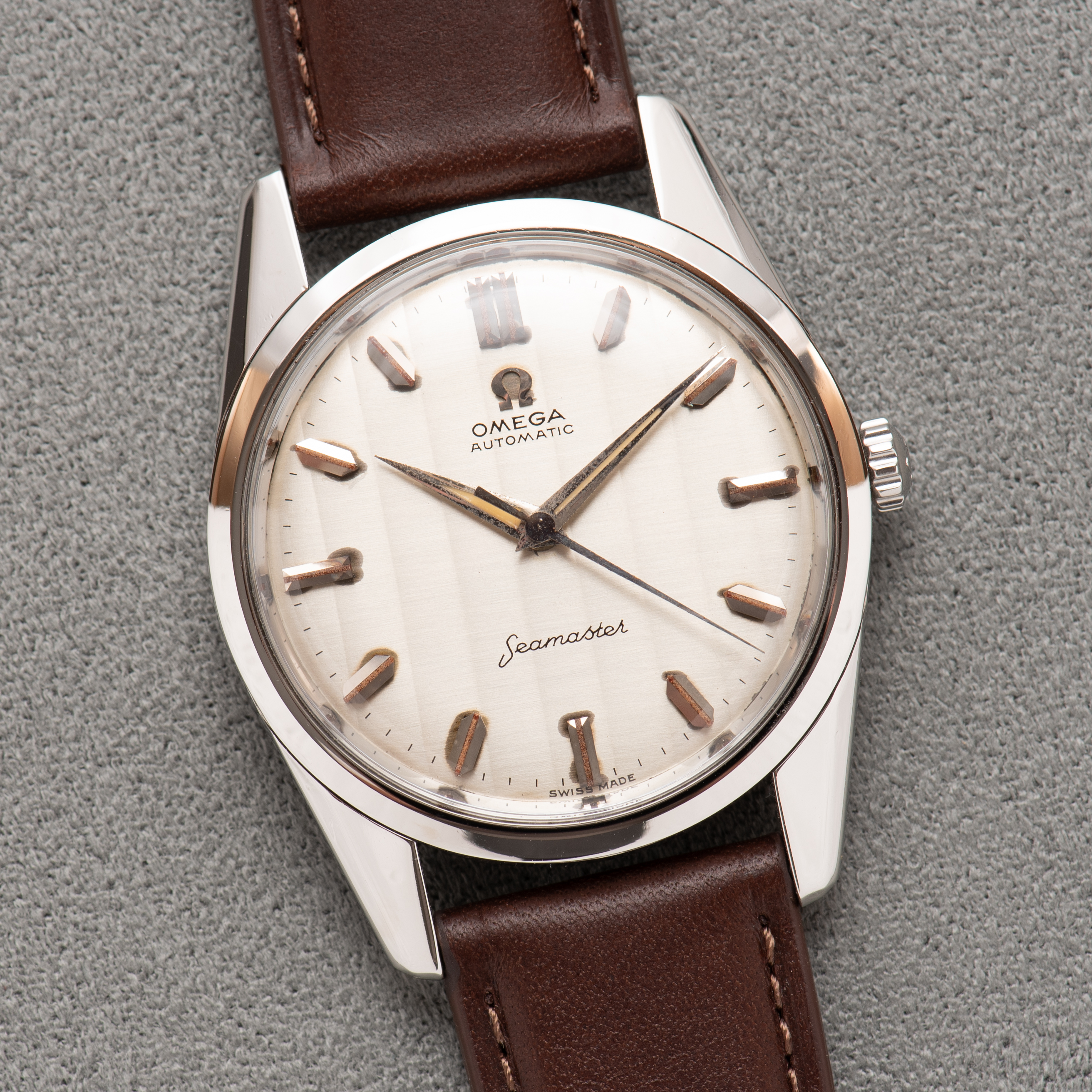 View of Omega Automatic Seamaster Rare Ribbon Dial réf 14700.4 SC from 1960
