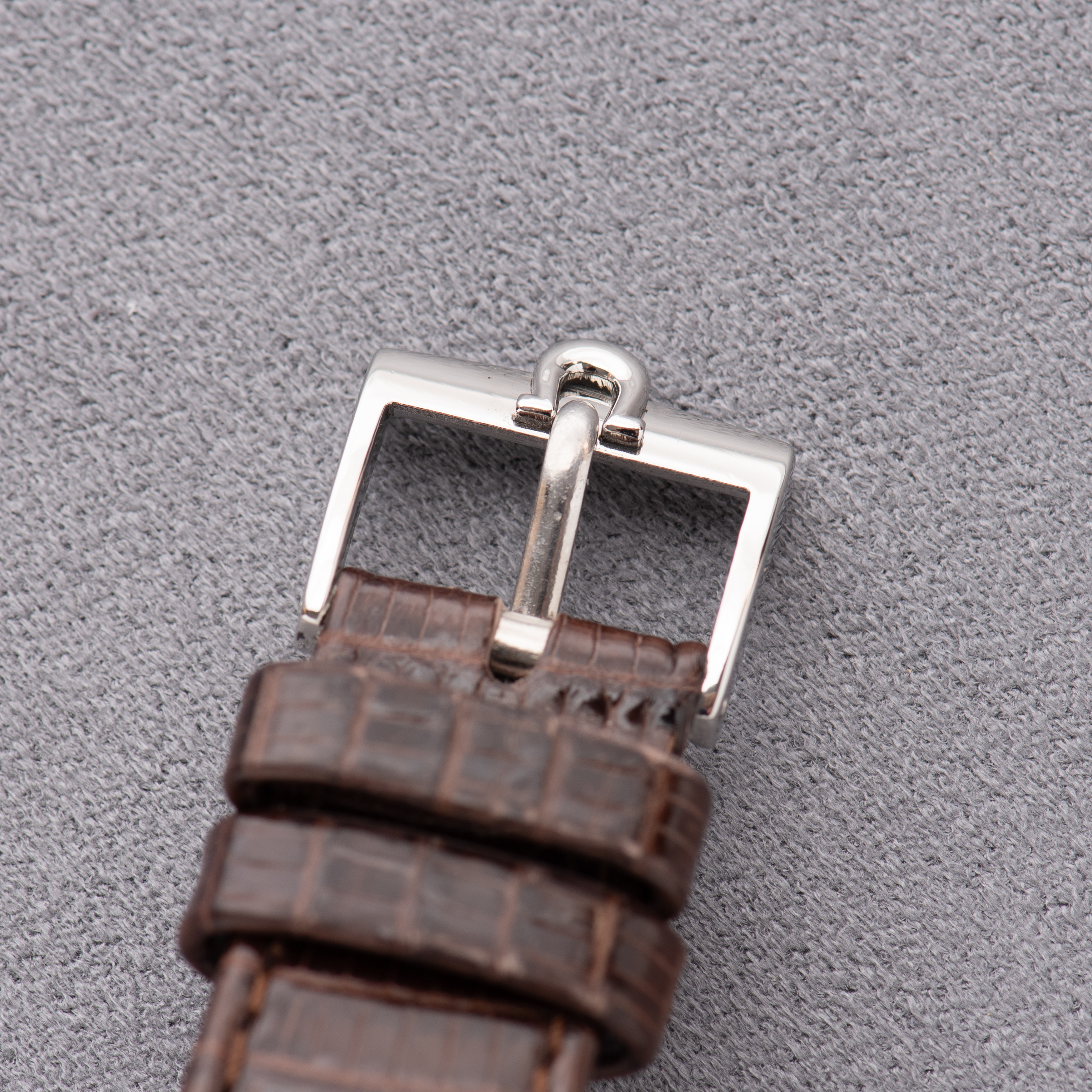 Vue de Omega Automatic Date Dress Watch – Réf. 162.009 – 1964
