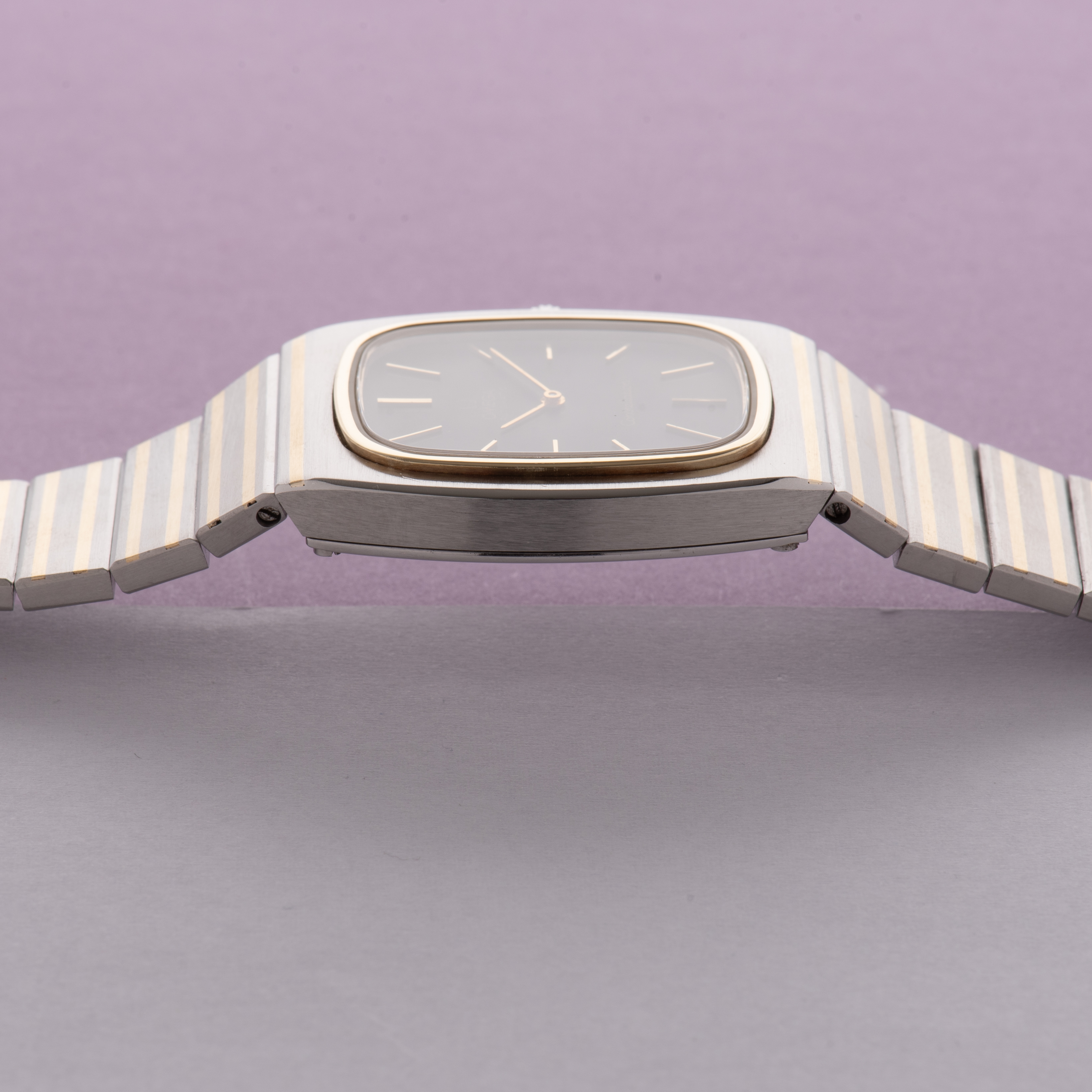 Zicht op Omega Constellation Automatic Tonneau ref 155.022 gold/steel cal 711 from 1973