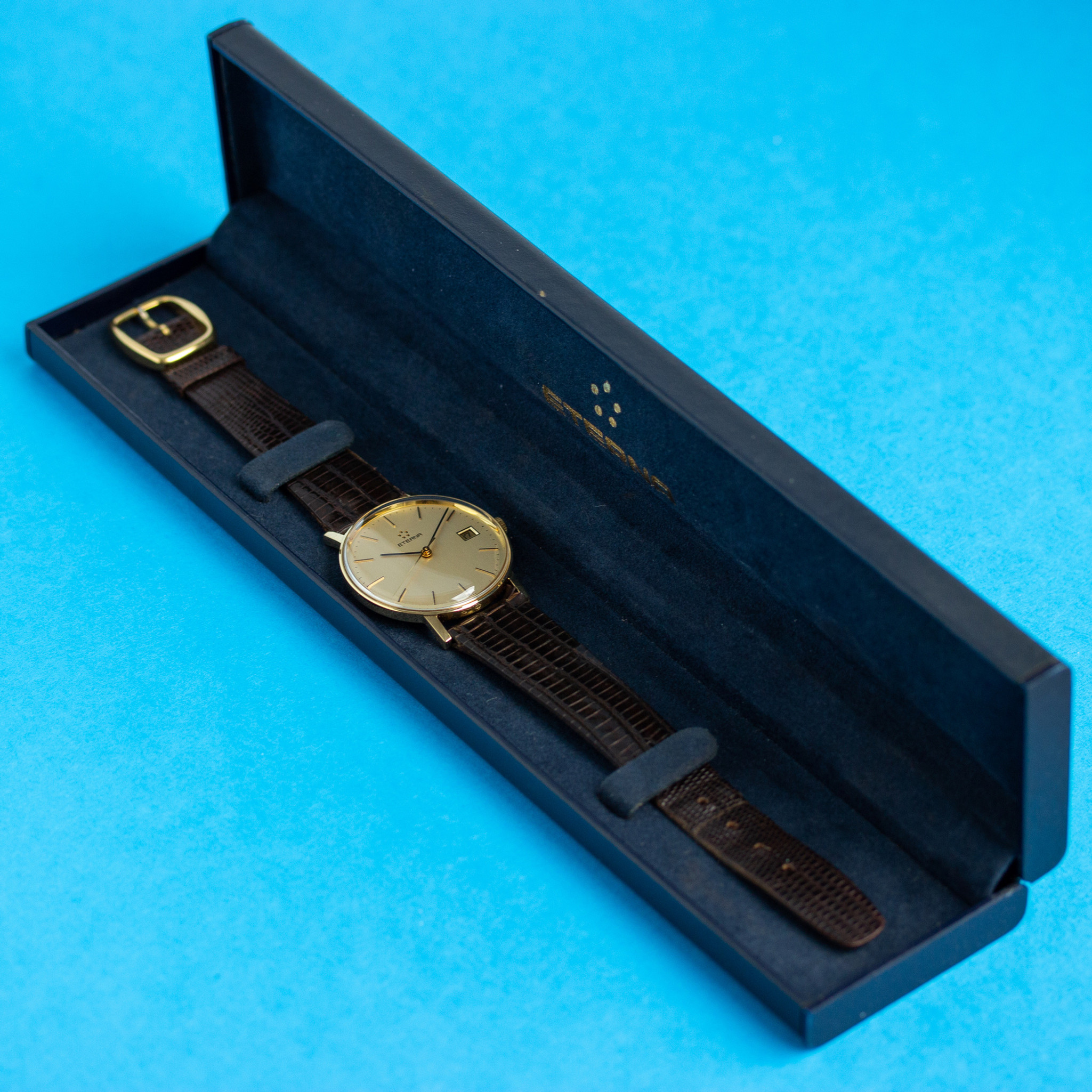 Zicht op Eterna mechanische ref 454.2095.68 in 18k goud