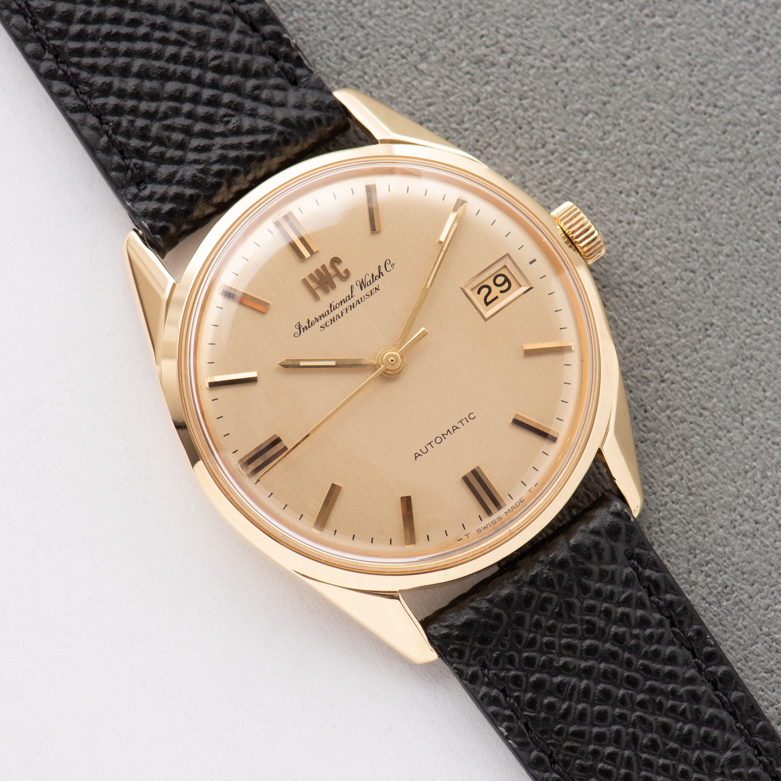 View of IWC International Watch Co Schaffhausen Automatic cal 8541 réf R810A