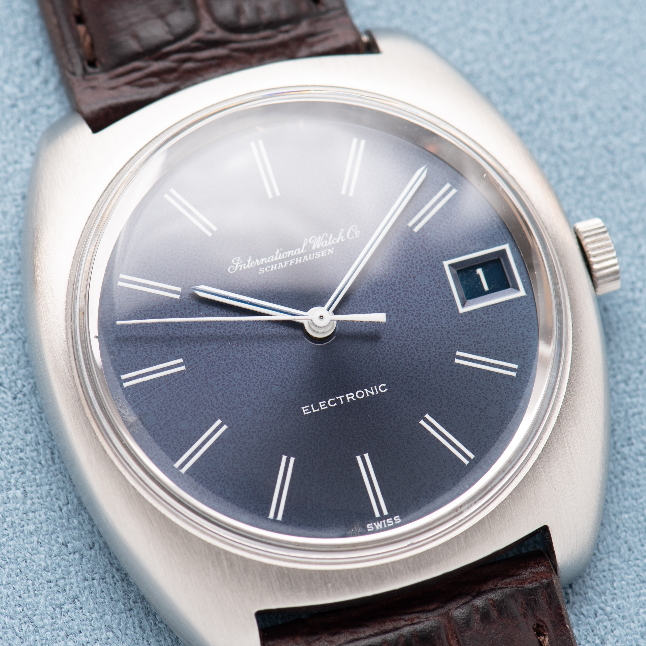Vue de IWC International Watch Co SchaffHaussen Blue Dial Electronic réf 2030787