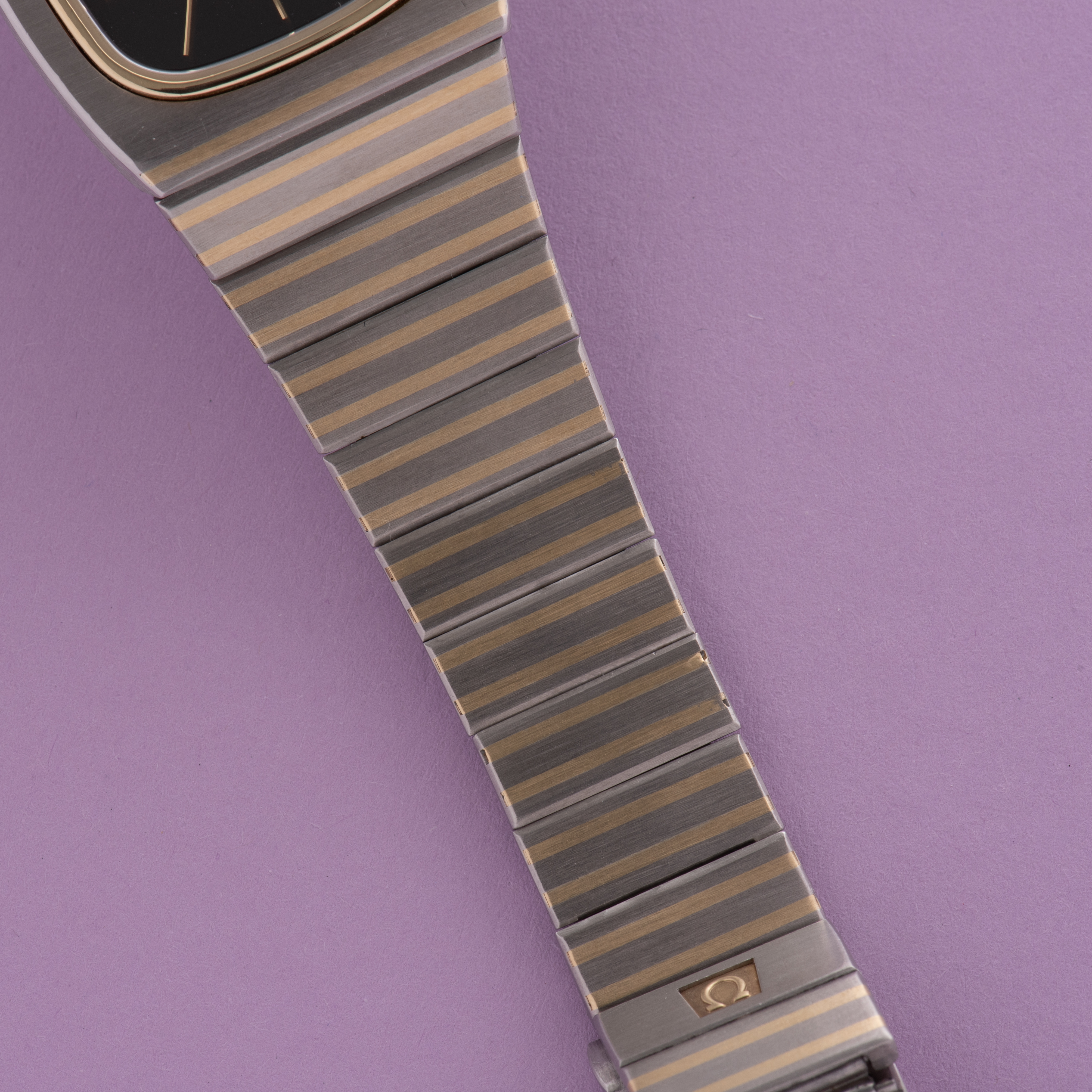 Zicht op Omega Constellation Automatic Tonneau ref 155.022 gold/steel cal 711 from 1973