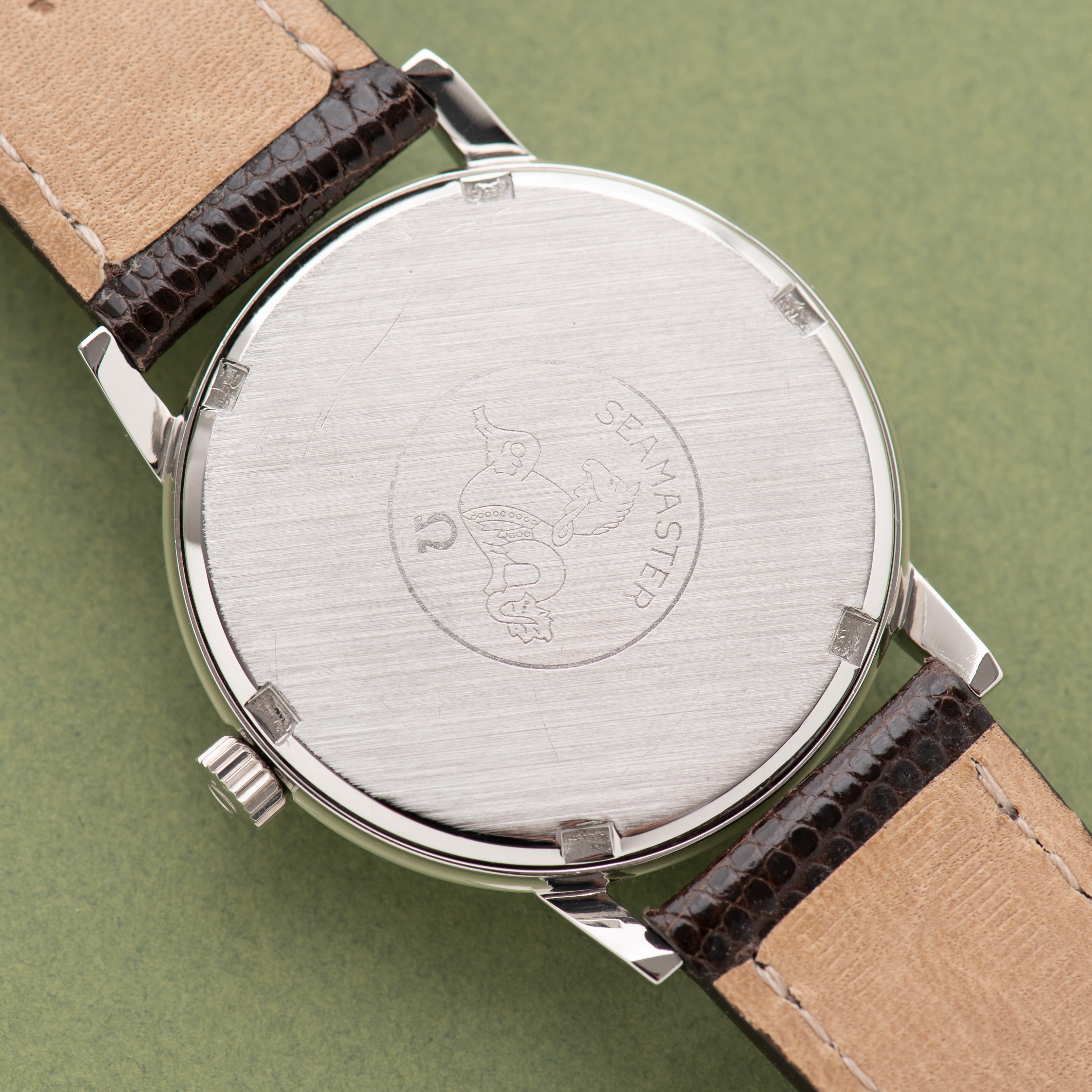 Vue de Omega Seamaster 600 date from 1966 réf 136.011