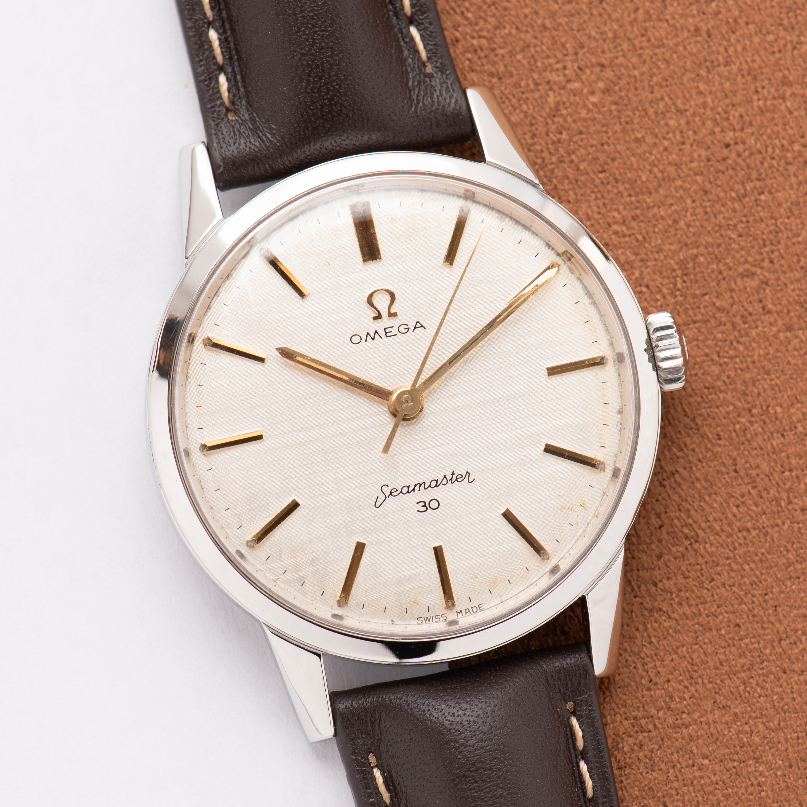 Zicht op Omega Seamaster 30 Patina "Linnen Dial" uit 1962 Ref 135.003