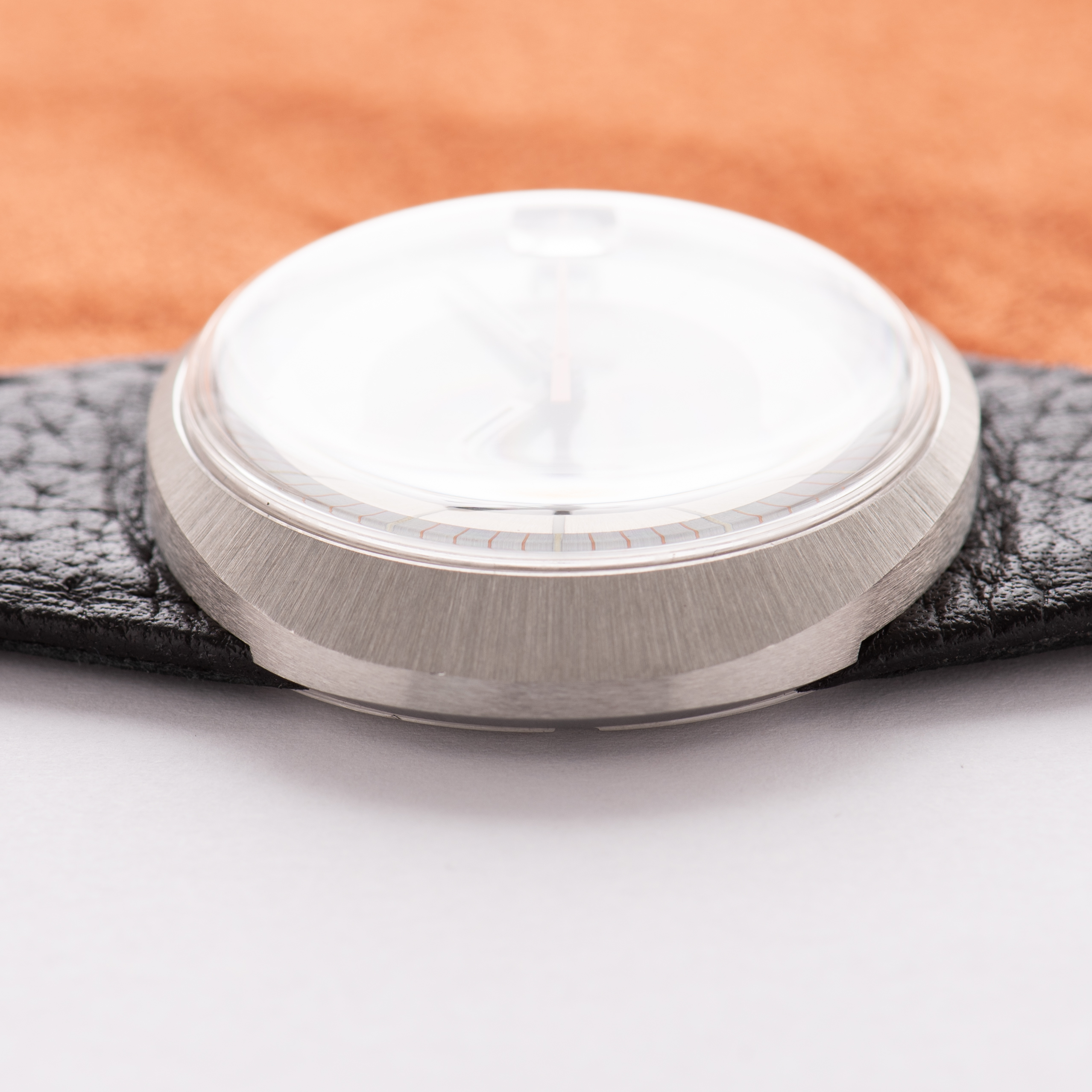 Zicht op Omega Geneva Dynamic Automatic Grey Dial vanaf 1072 Ref 166.039