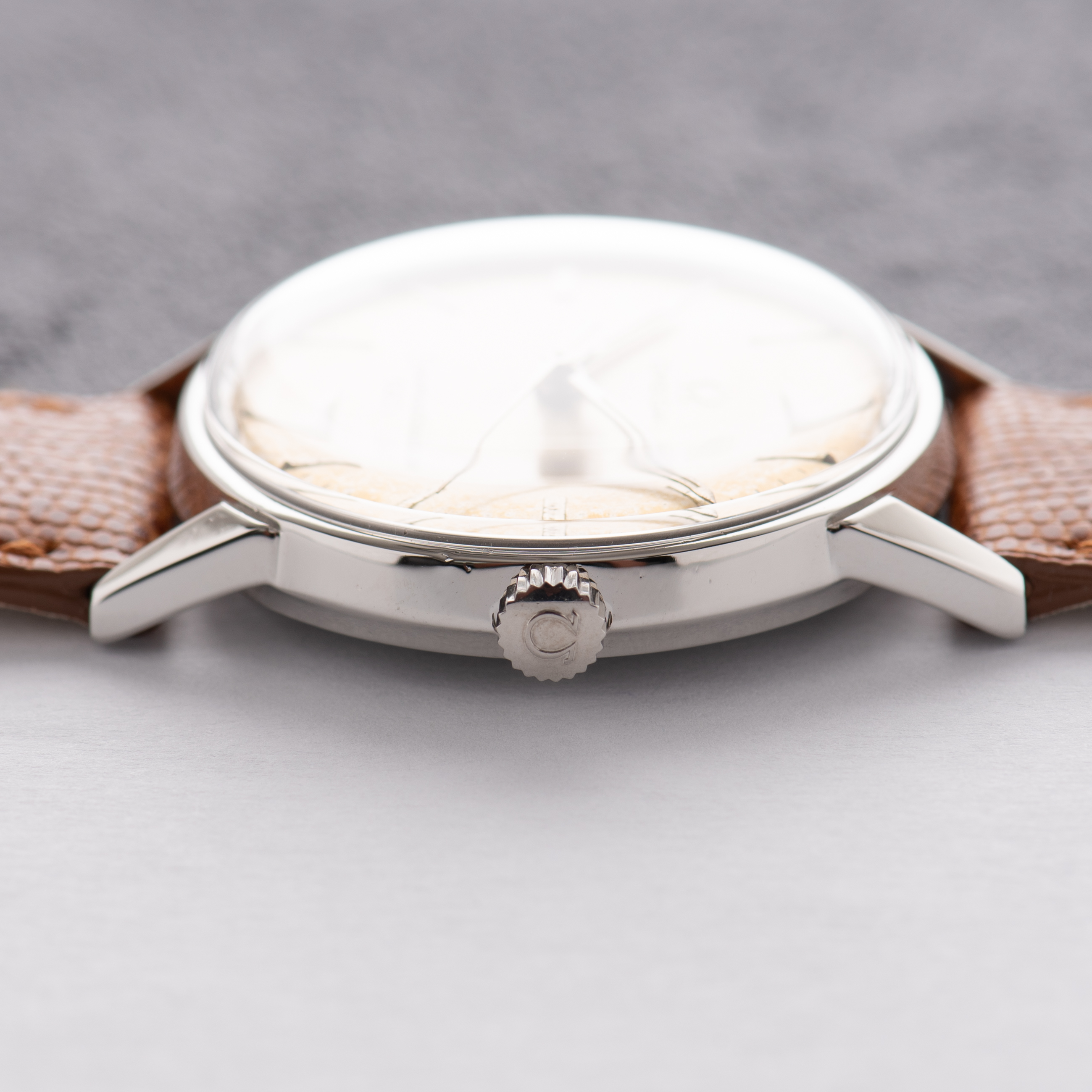 Vue de Omega Seamaster 600 Patina Dial cal 601 réf 135.012 from 1964
