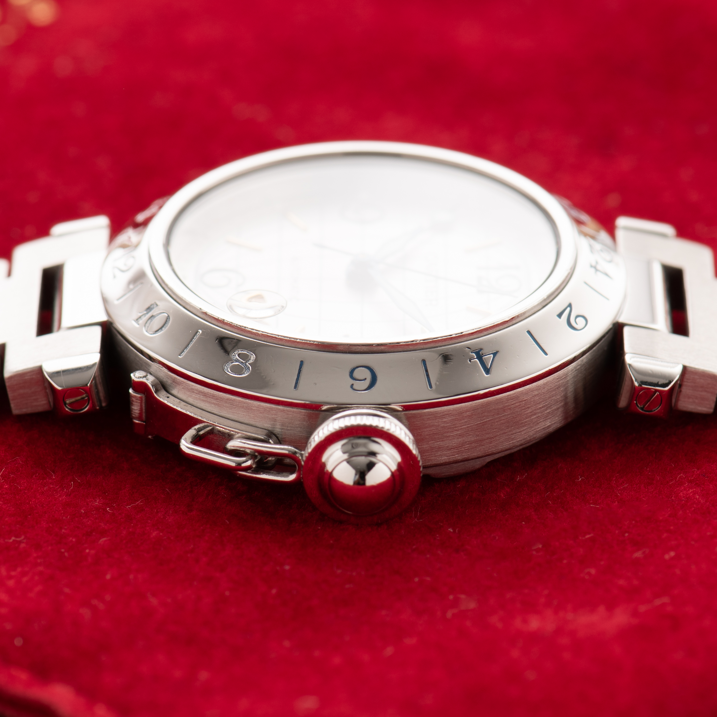 Zicht op Cartier Pasha Automatic GMT réf 2377