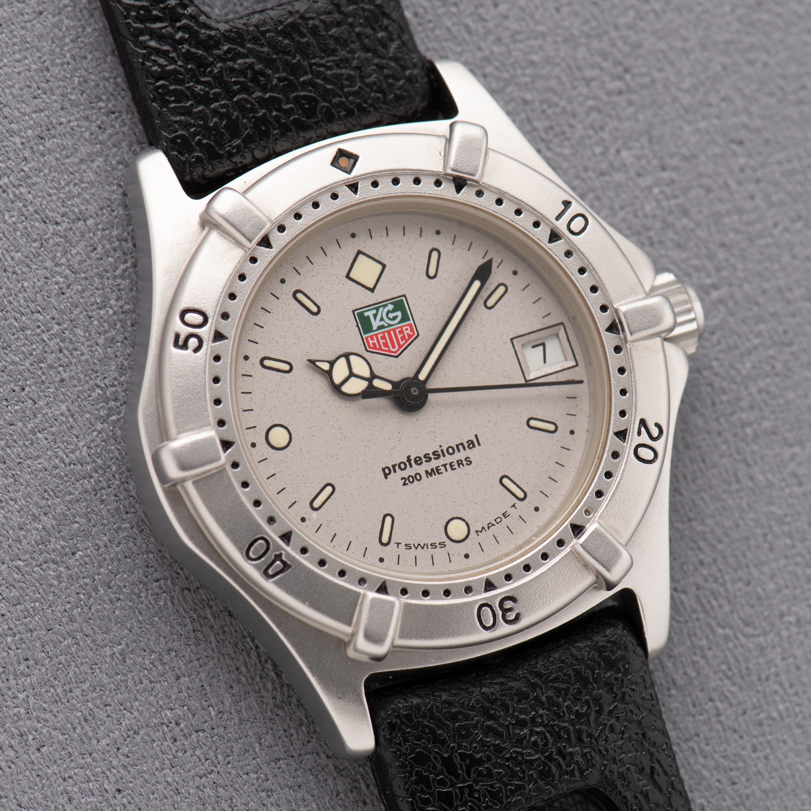 Vue de TAG Heuer Professional 200 meters Diver New Old Stock Réf 962.213