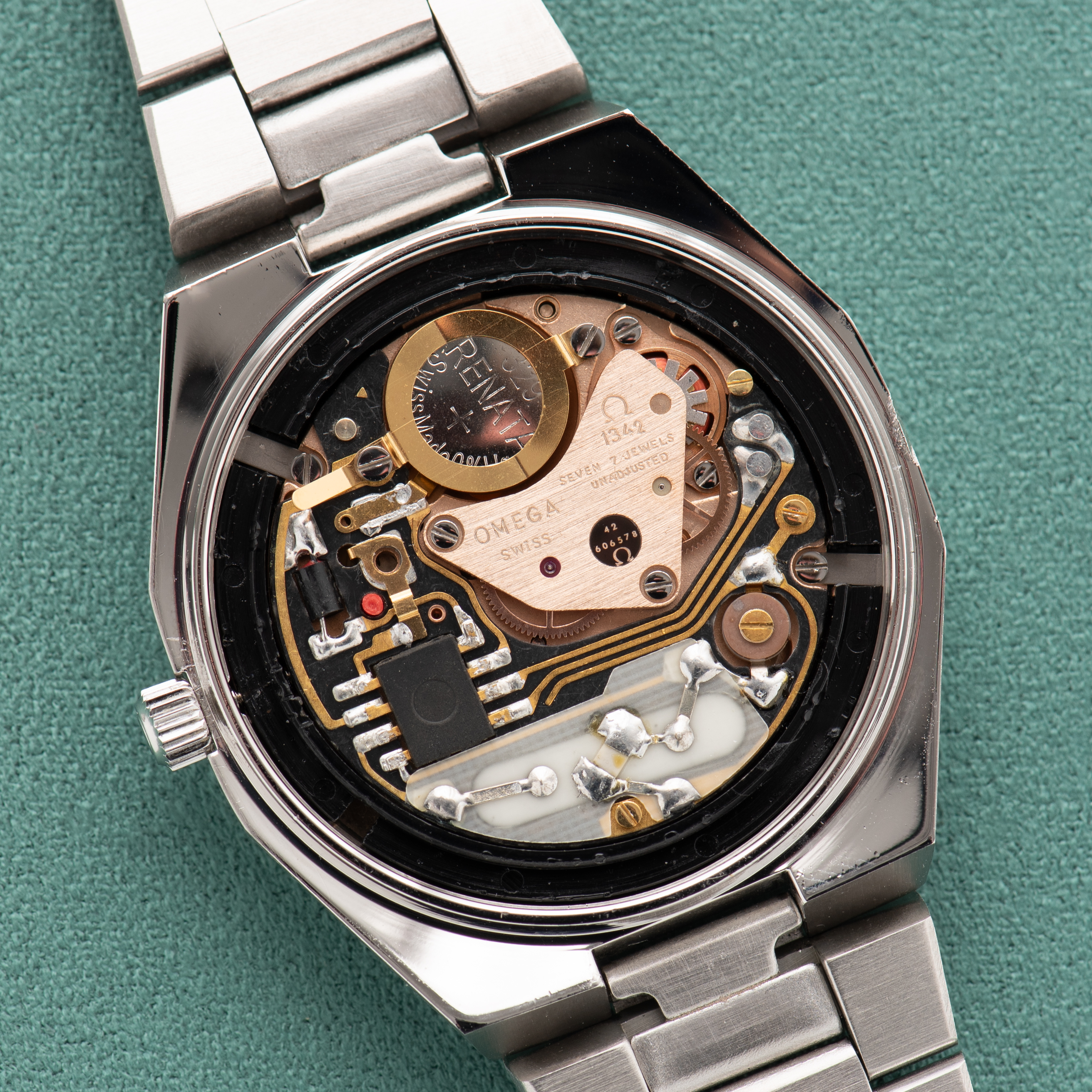 View of Omega Seamaster Quartz Silver/Creme Dial Ref 196.0128 from 1979