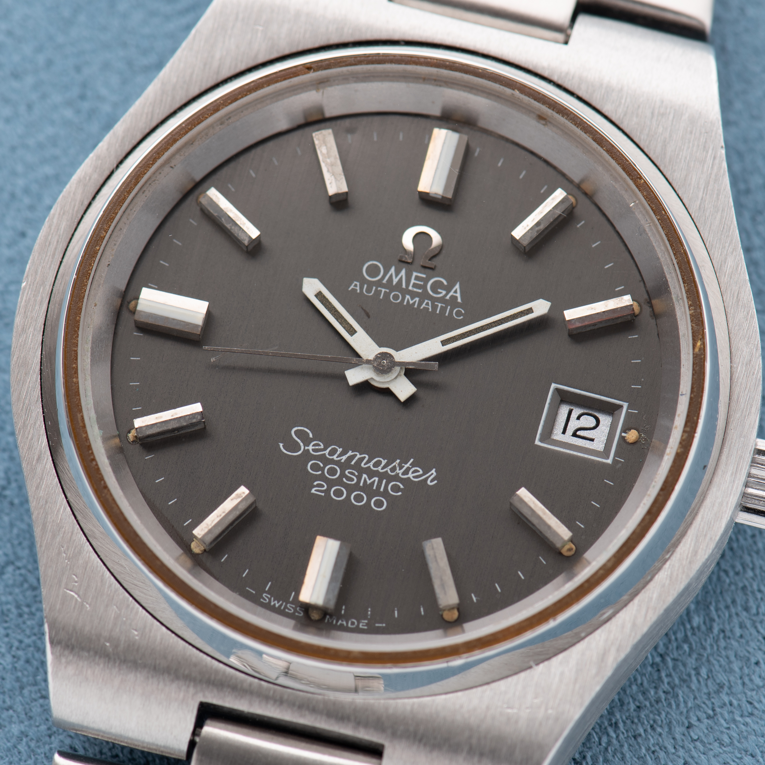 Zicht op Omega Automatic Seamaster Cosmic 2000 Grey dial Réf 166.135 from 1973