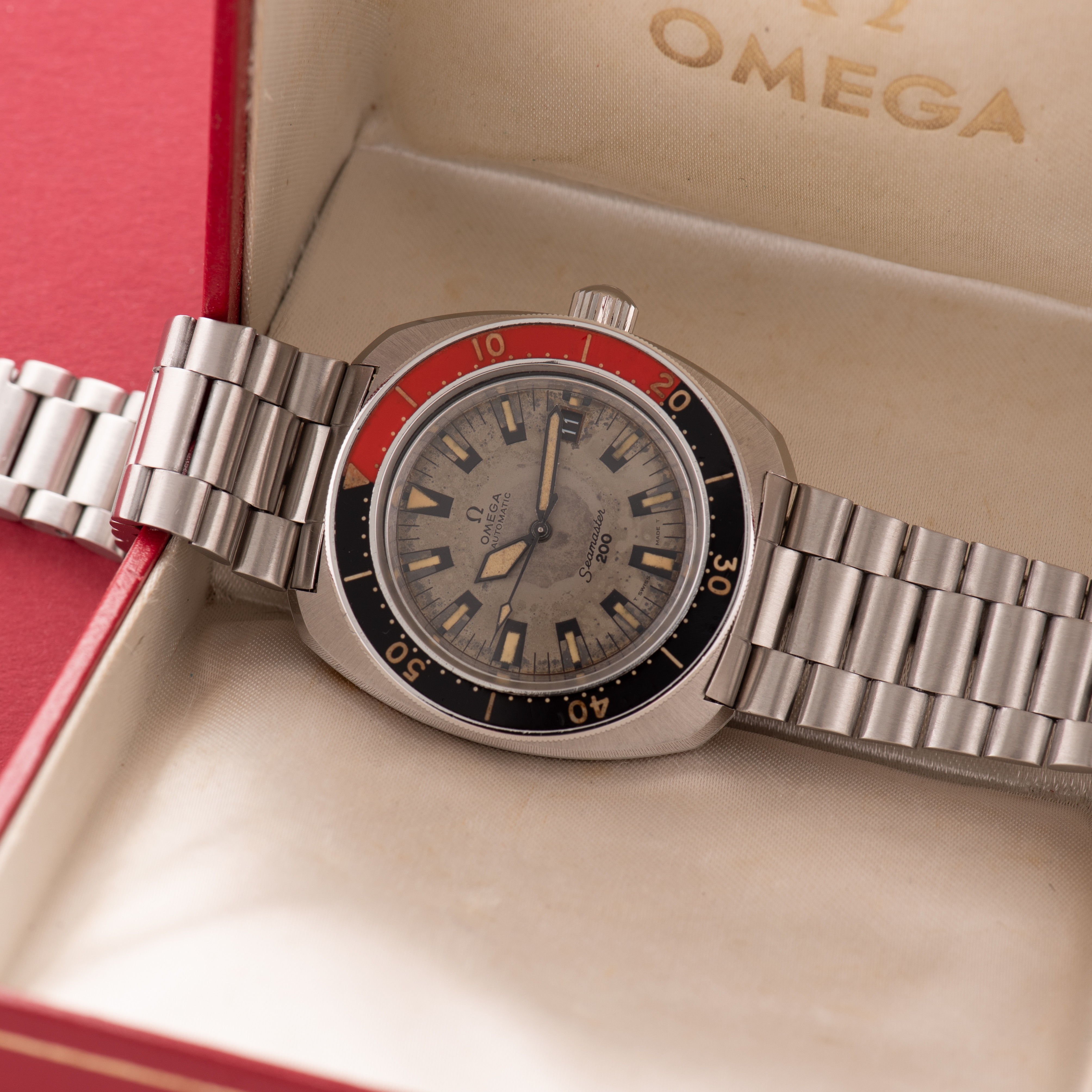 View of Omega Automatic Seamaster 200M "Banana" from 1969 Réf 166.068