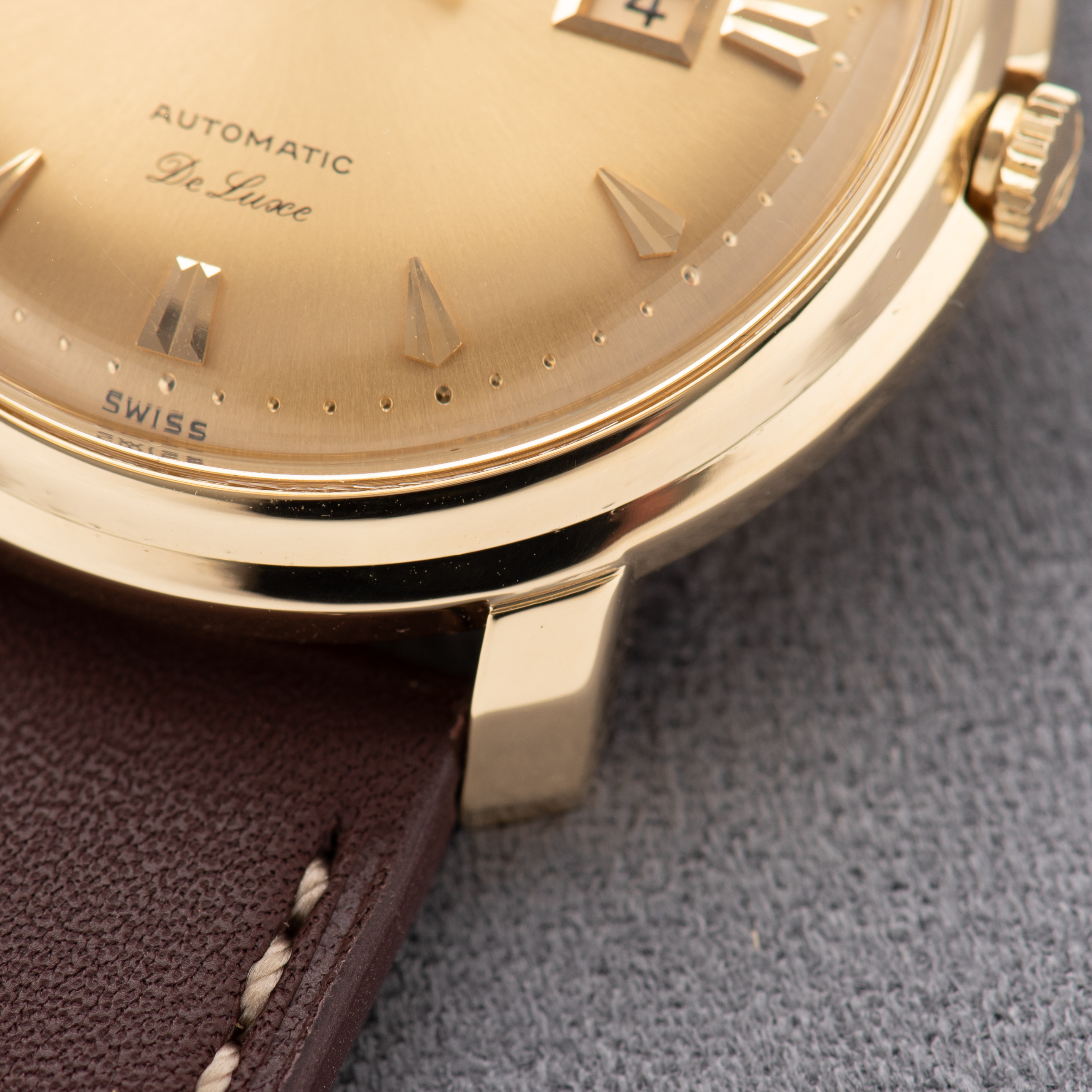 Vue de IWC International Watch Co Schaffhausen Automatic De Luxe Date cal 8531 Gold 18k