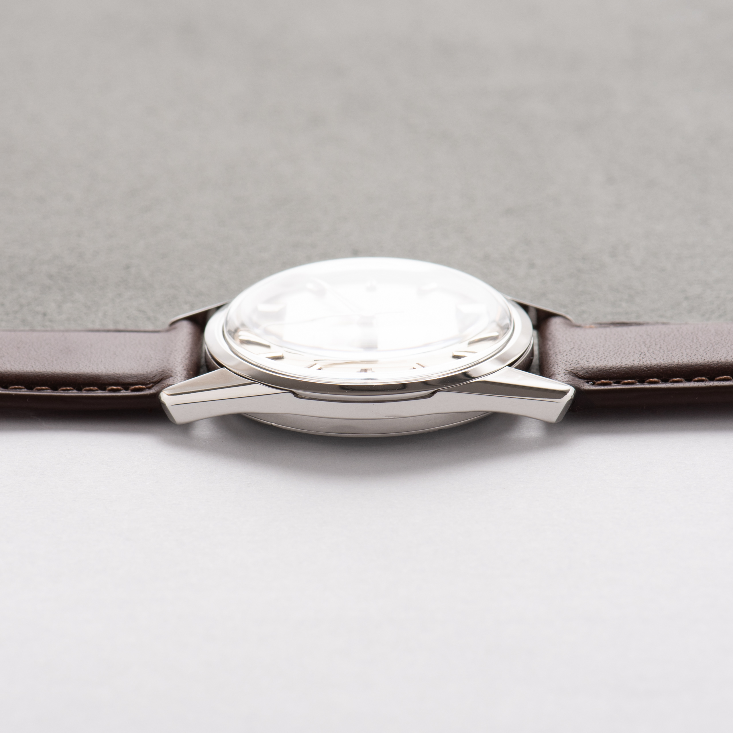View of Omega Automatic Seamaster Rare Ribbon Dial réf 14700.4 SC from 1960