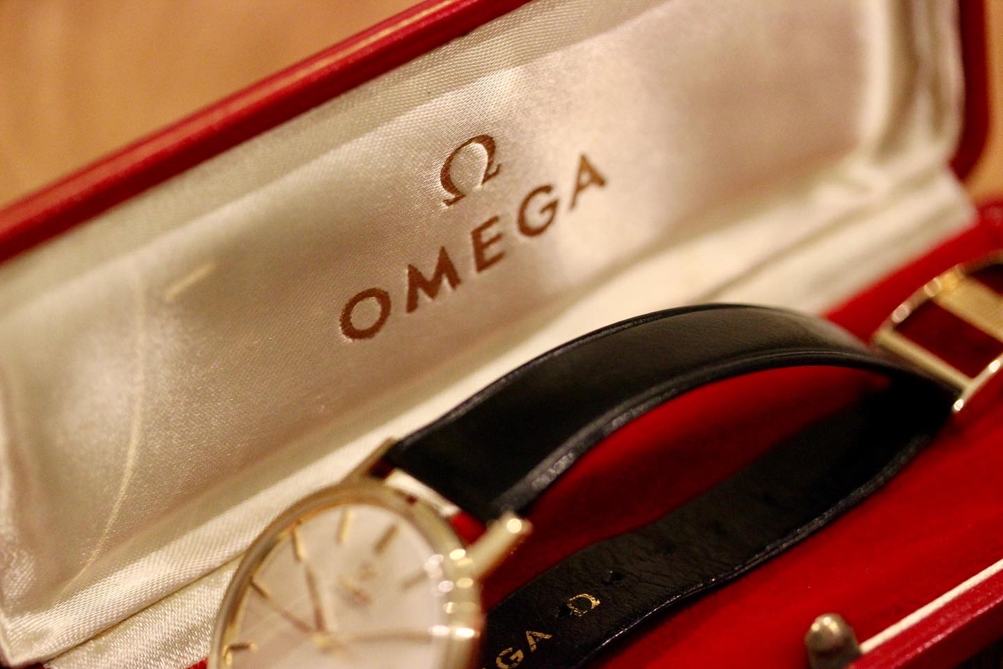 Zicht op Omega Automatic Seamaster Gold City 18k 0,750 Ref 166.020