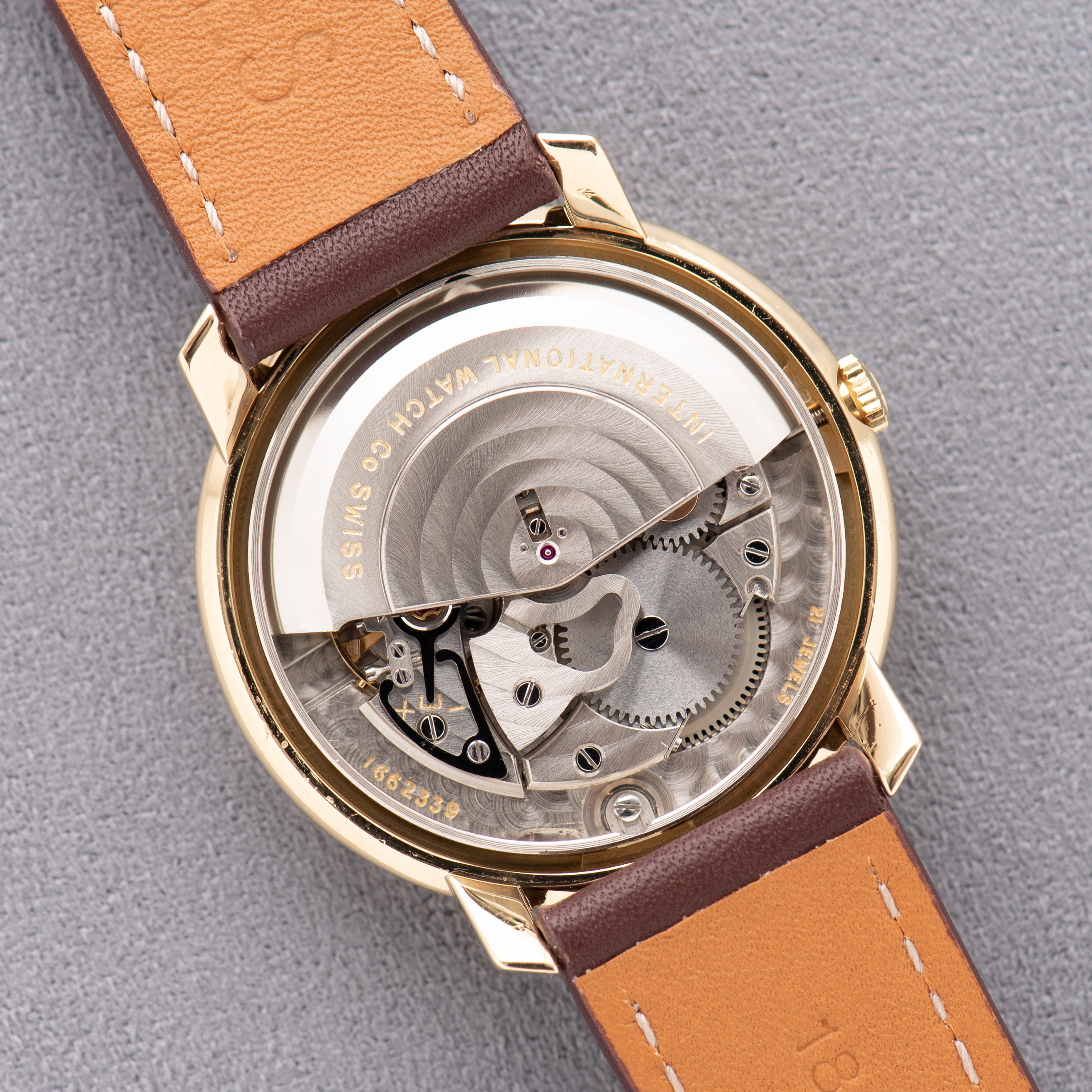 Vue de IWC International Watch Co Schaffhausen Automatic De Luxe Date cal 8531 Gold 18k