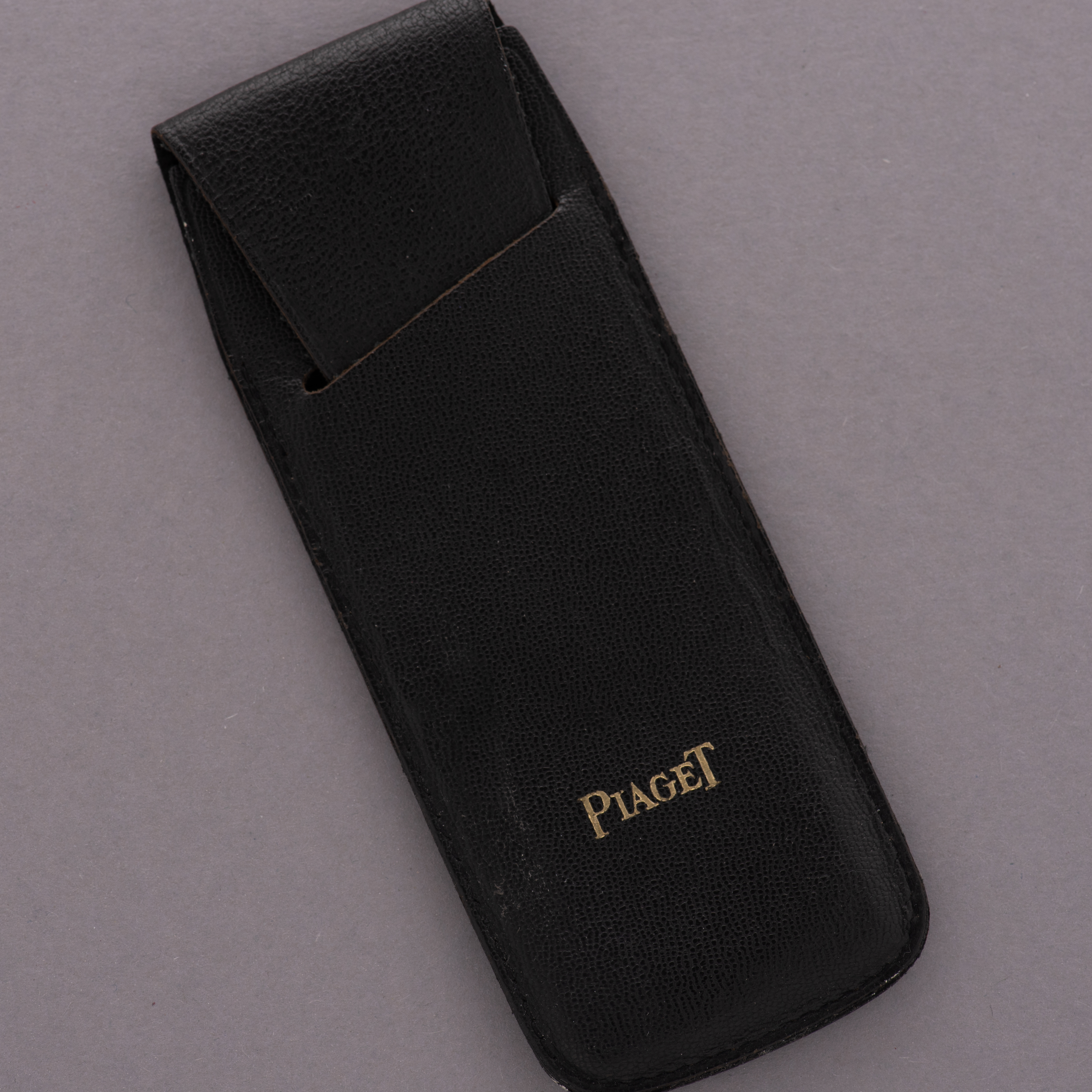 Vue de Piaget "asymétrique" gold 18K réf 9467 cal 9P
