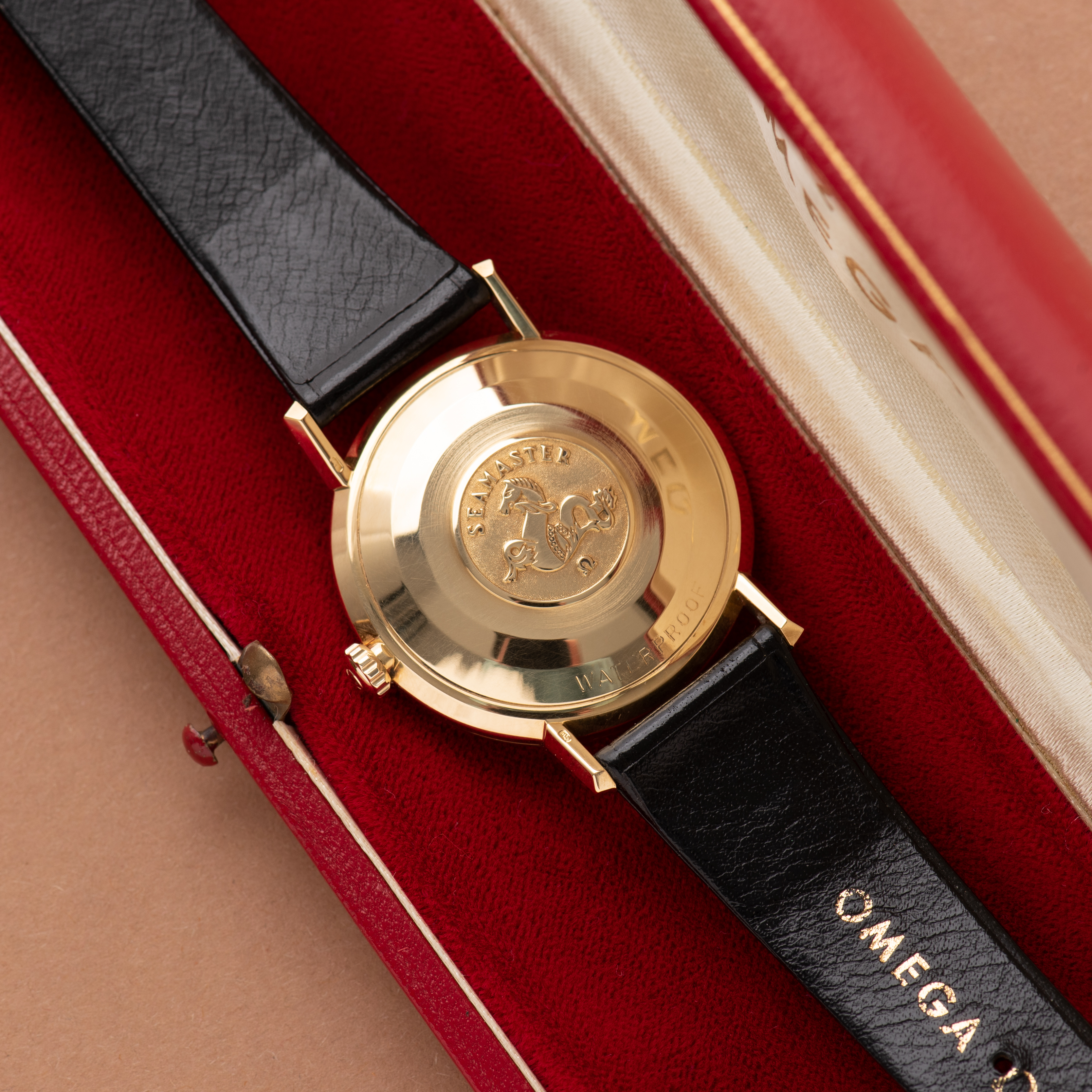 Vue de Omega Automatic Seamaster De Ville Gold 18k 0,750 réf 166.020 from 1966