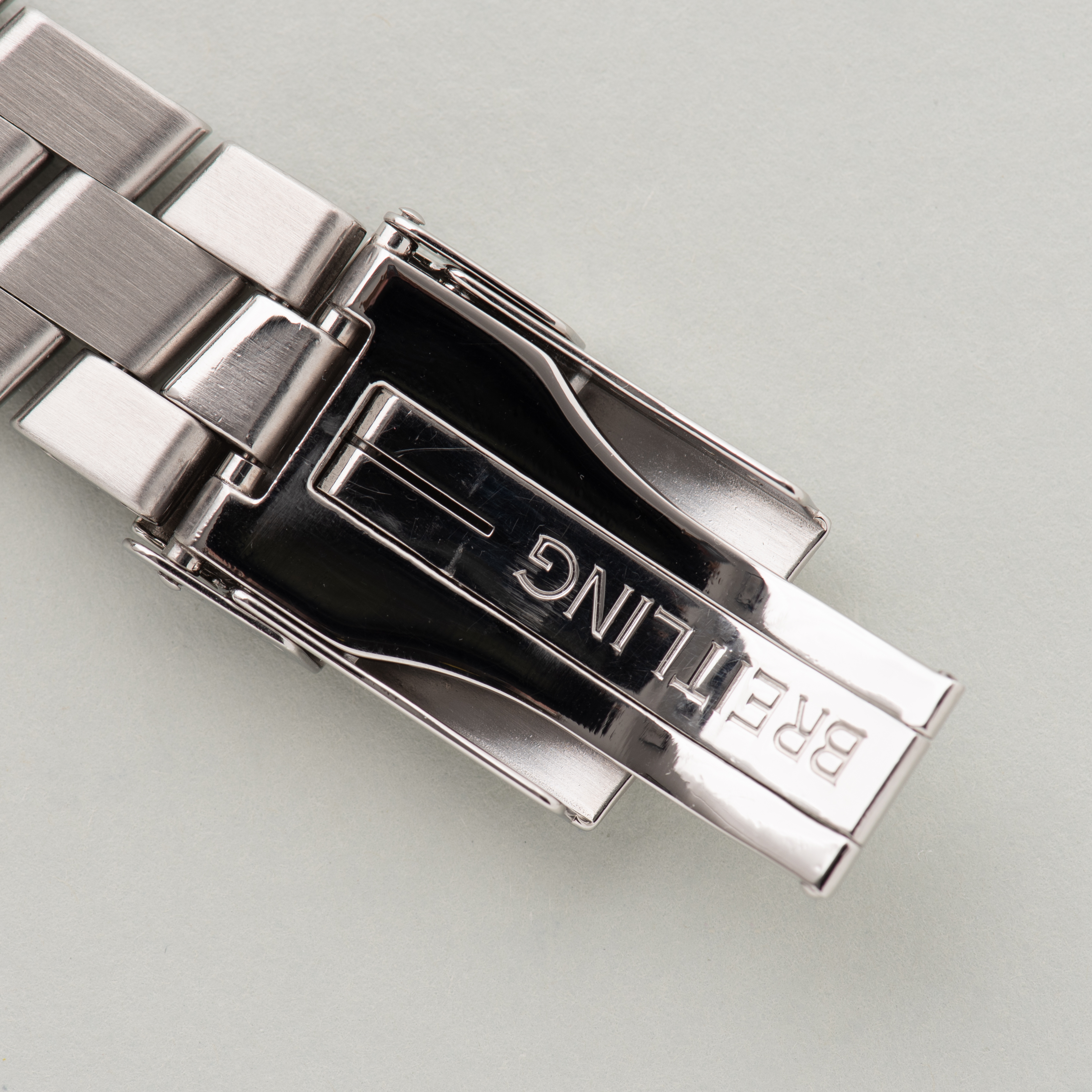 Vue de Breitling B-2 Chronographe A42632 cal B.42