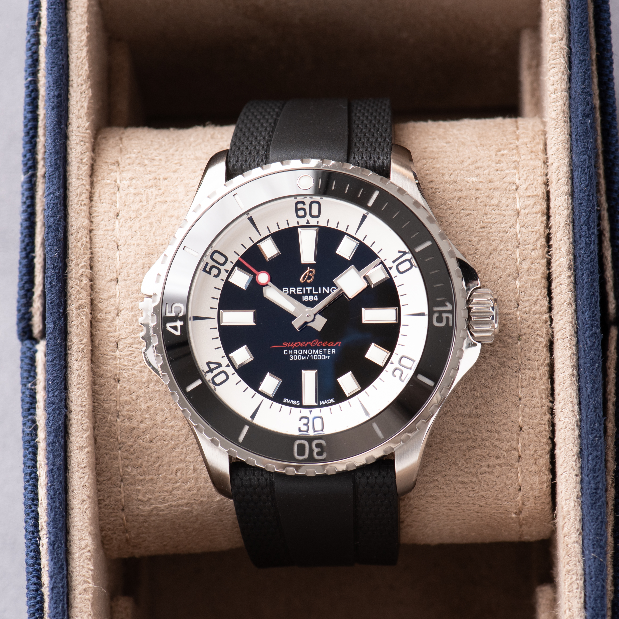 Vue de Breitling Superocean 46 Full set Réf A17378 from 2022