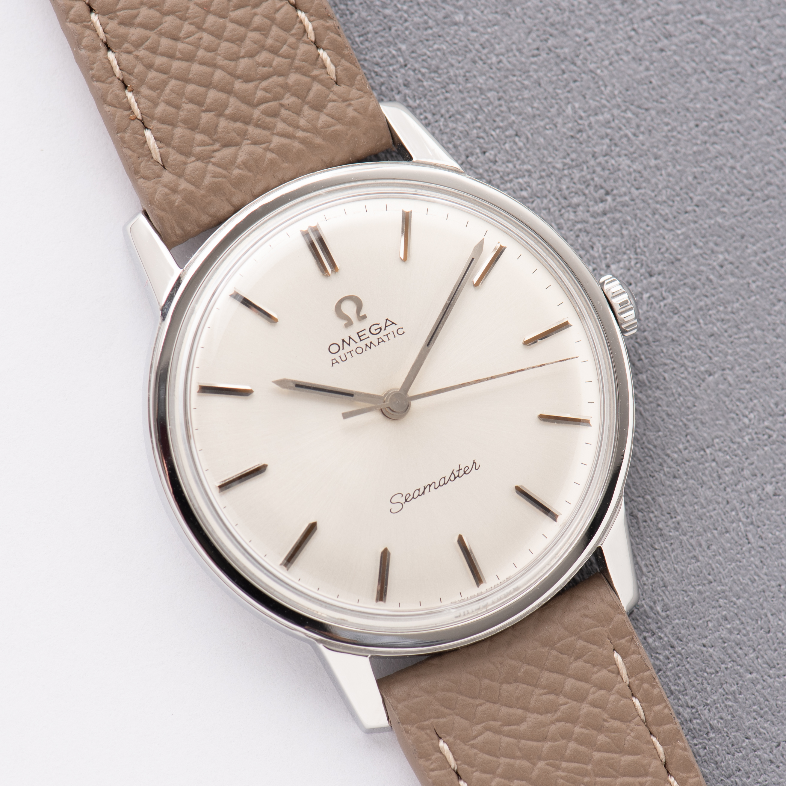 Vue de Omega Automatic Seamaster Silver Dial réf 165.002 cal 552 from 1966