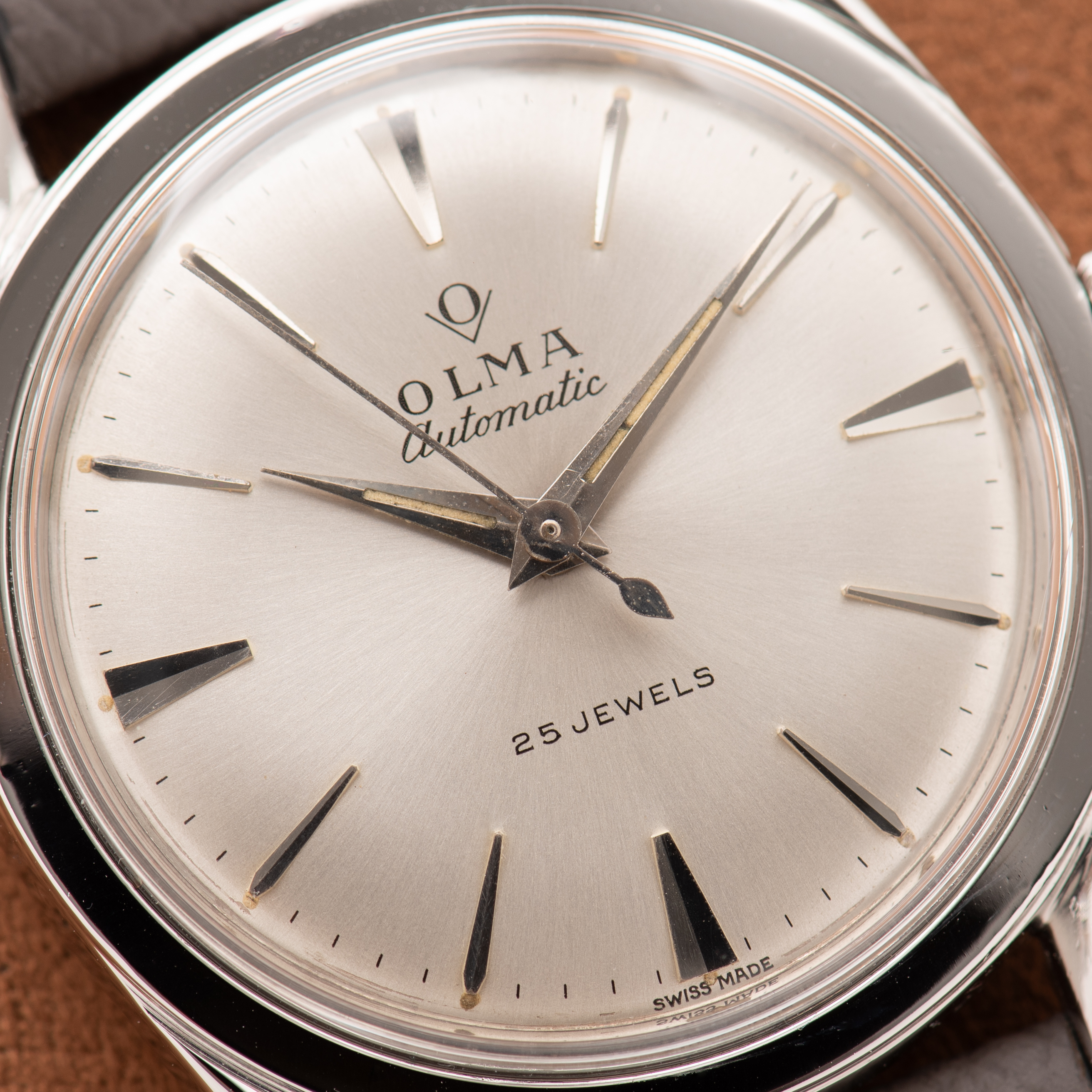 Vue de Olma Caravelle Automatic 25jewels Super Compressor "Twisted Lugs"