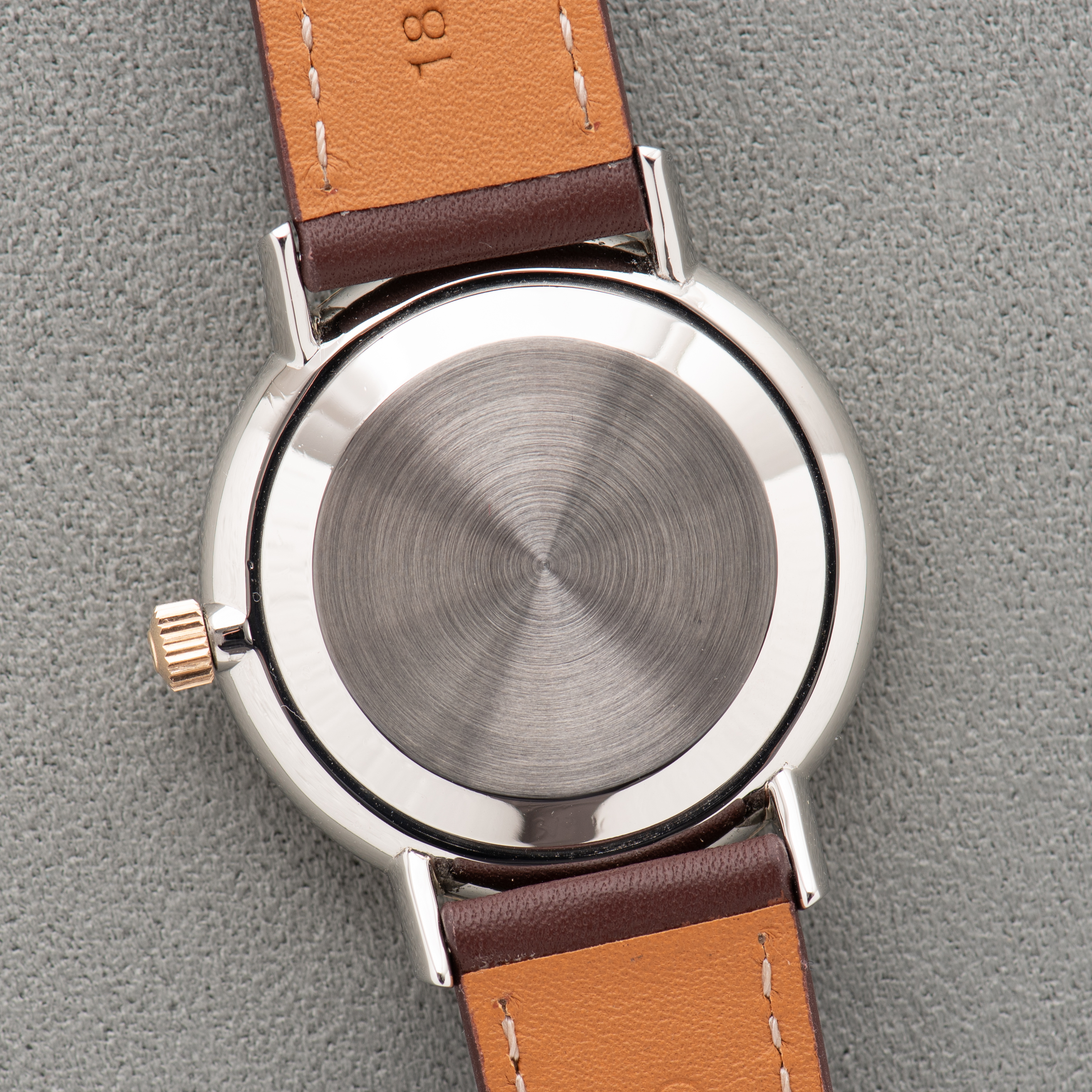 View of Omega Genève Date Gold/Steel Rare Monobloc Réf 136.9020 from 1975