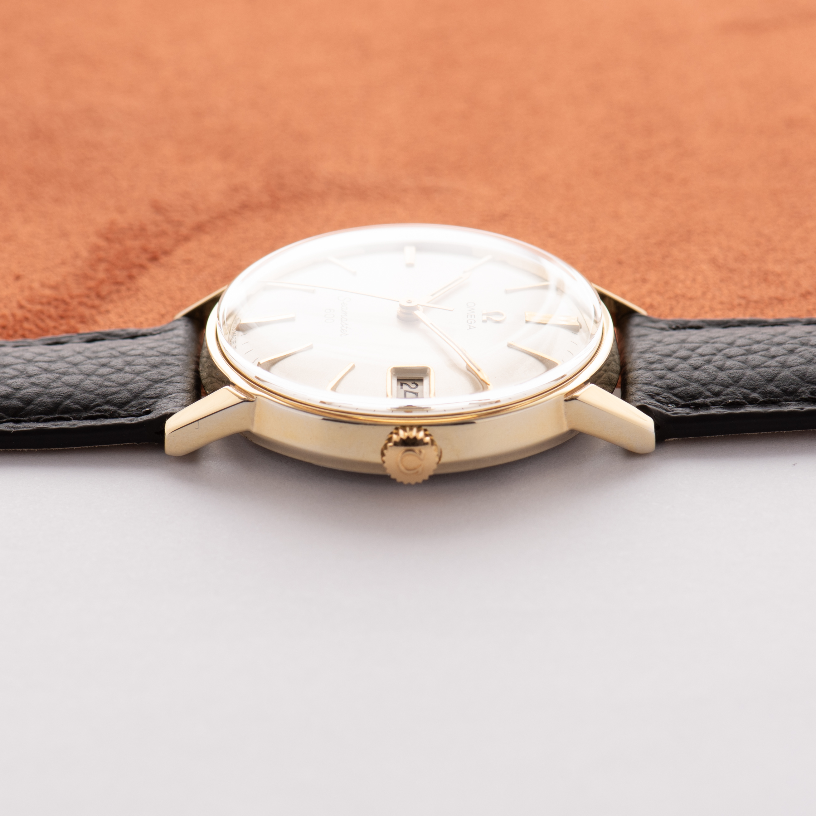 View of Omega Seamaster 600 Goldplated Date Réf 136.011 from 1966