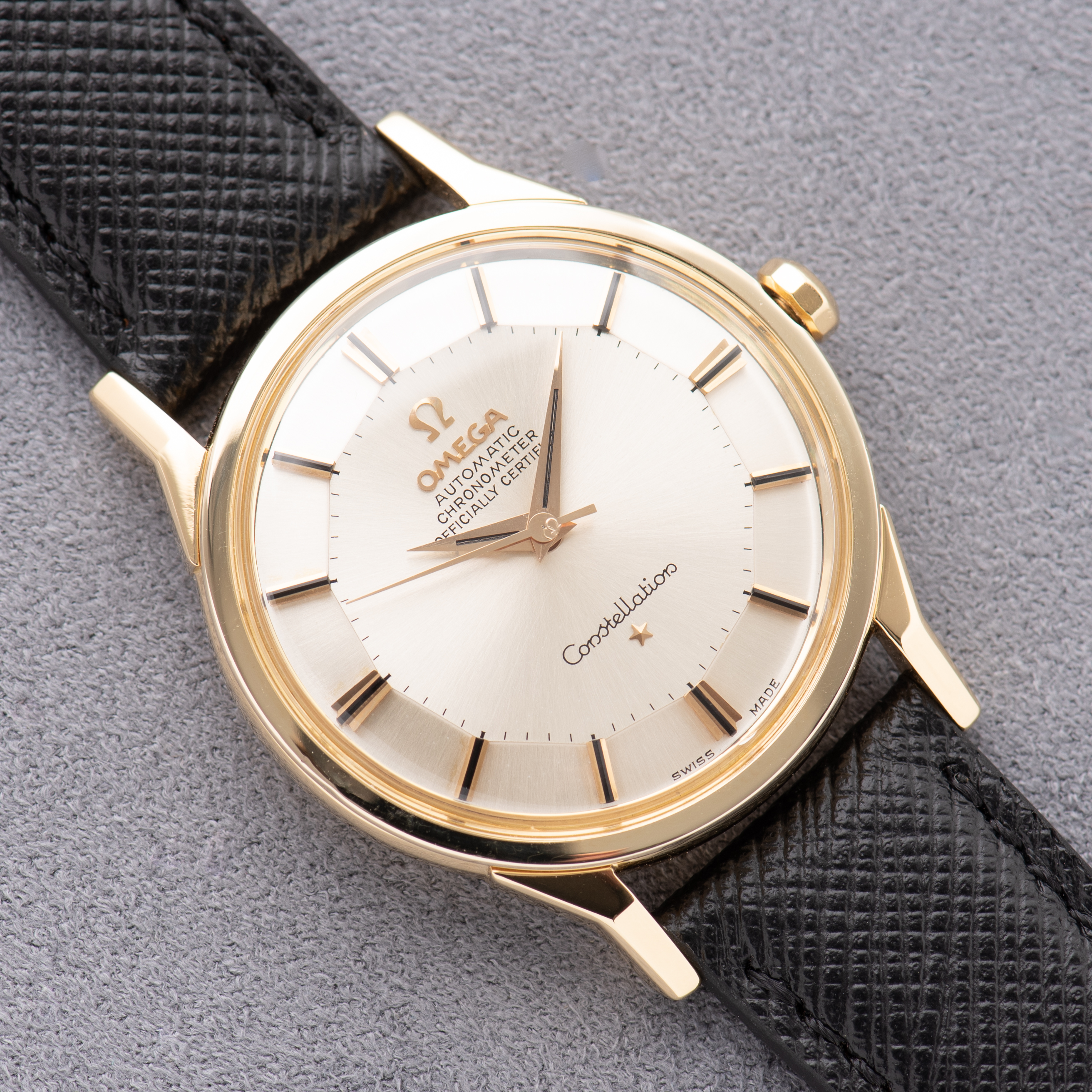 Vue de Omega Automatic Chronometer Constellation Pie Pan 18K Gold from 1963 Réf 167.005
