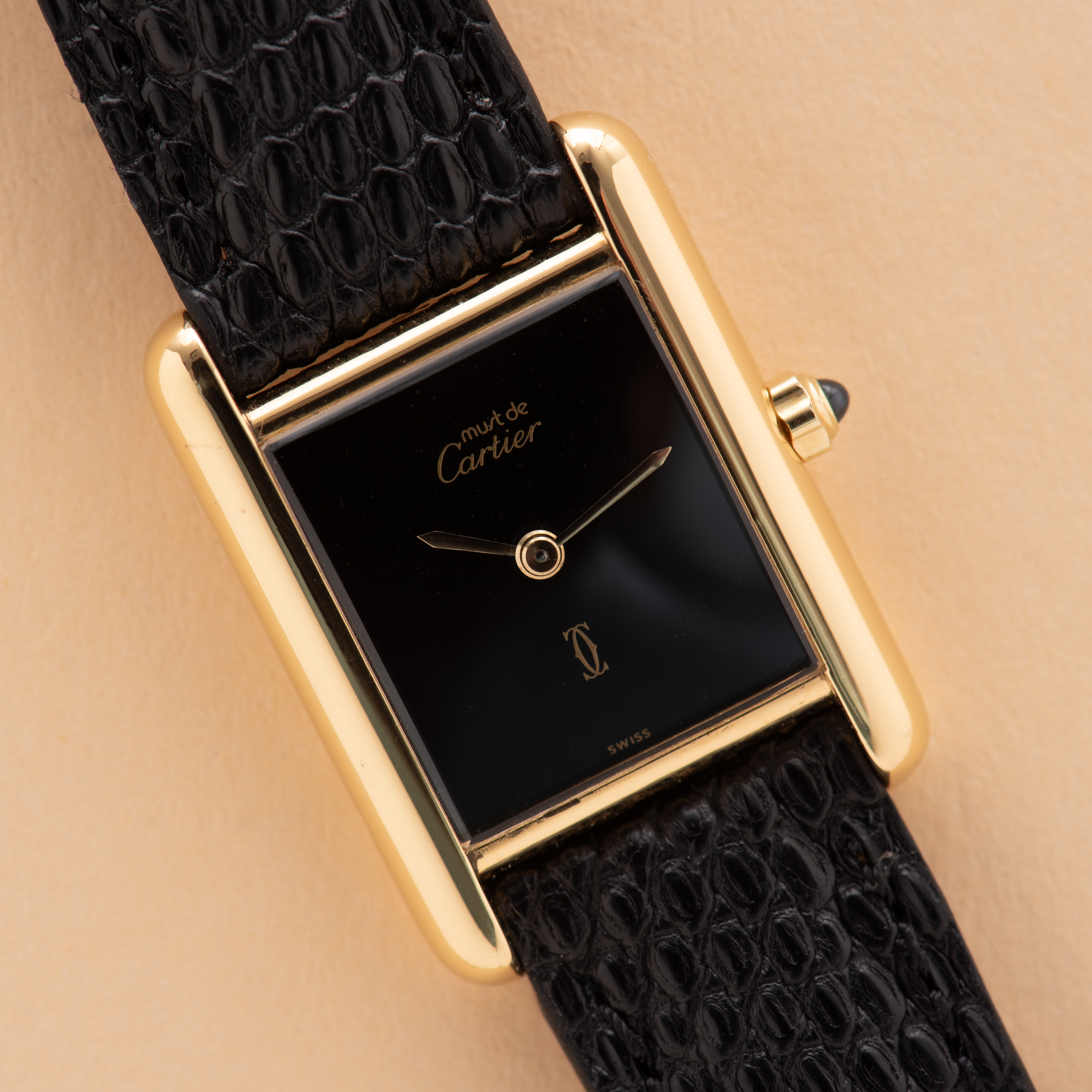 Zicht op Cartier Tank De Must Vermeil Petite Model Black PM Réf 3 66001