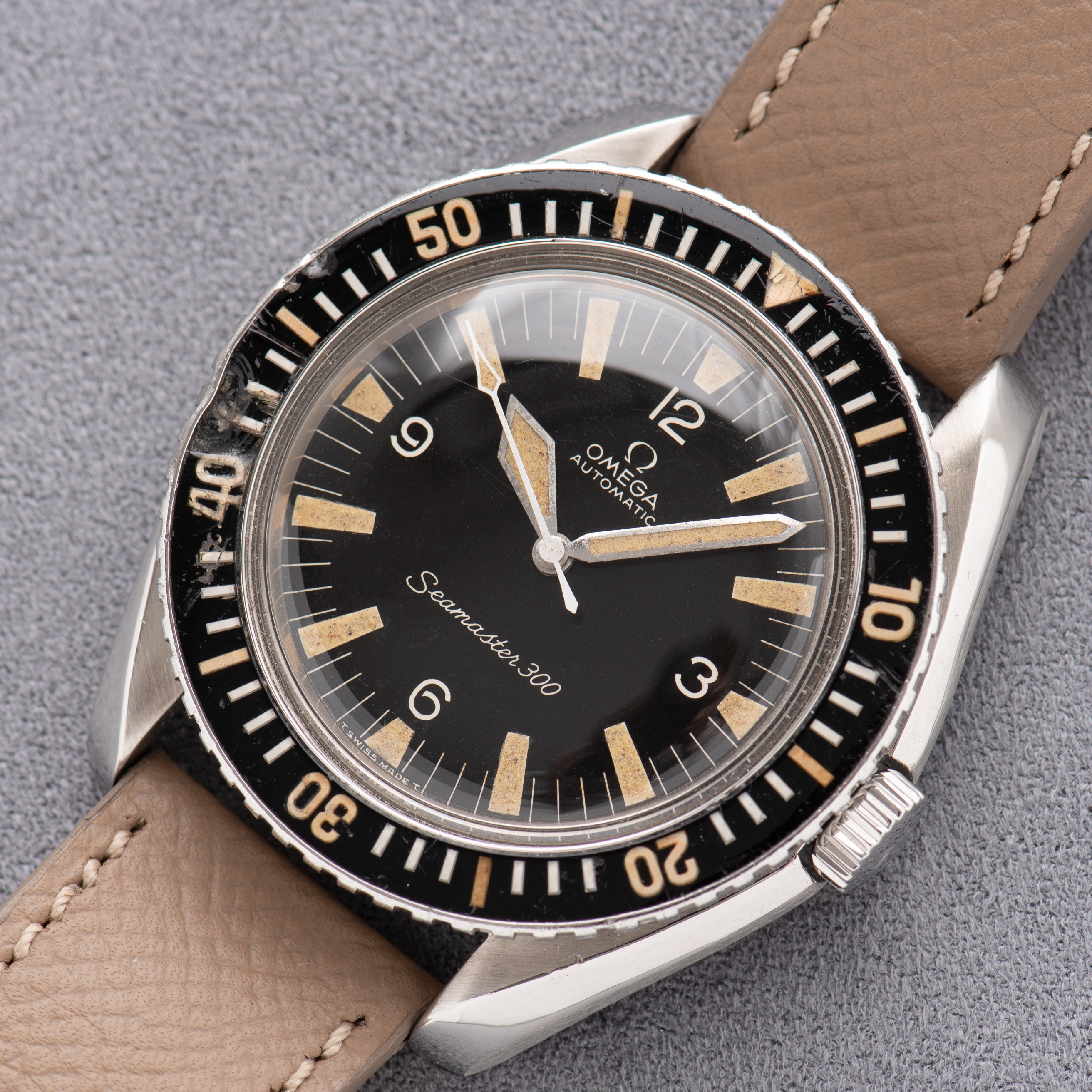Vue de Omega Seamaster 300 Automatic HF Case Réf 165.024 from 1966