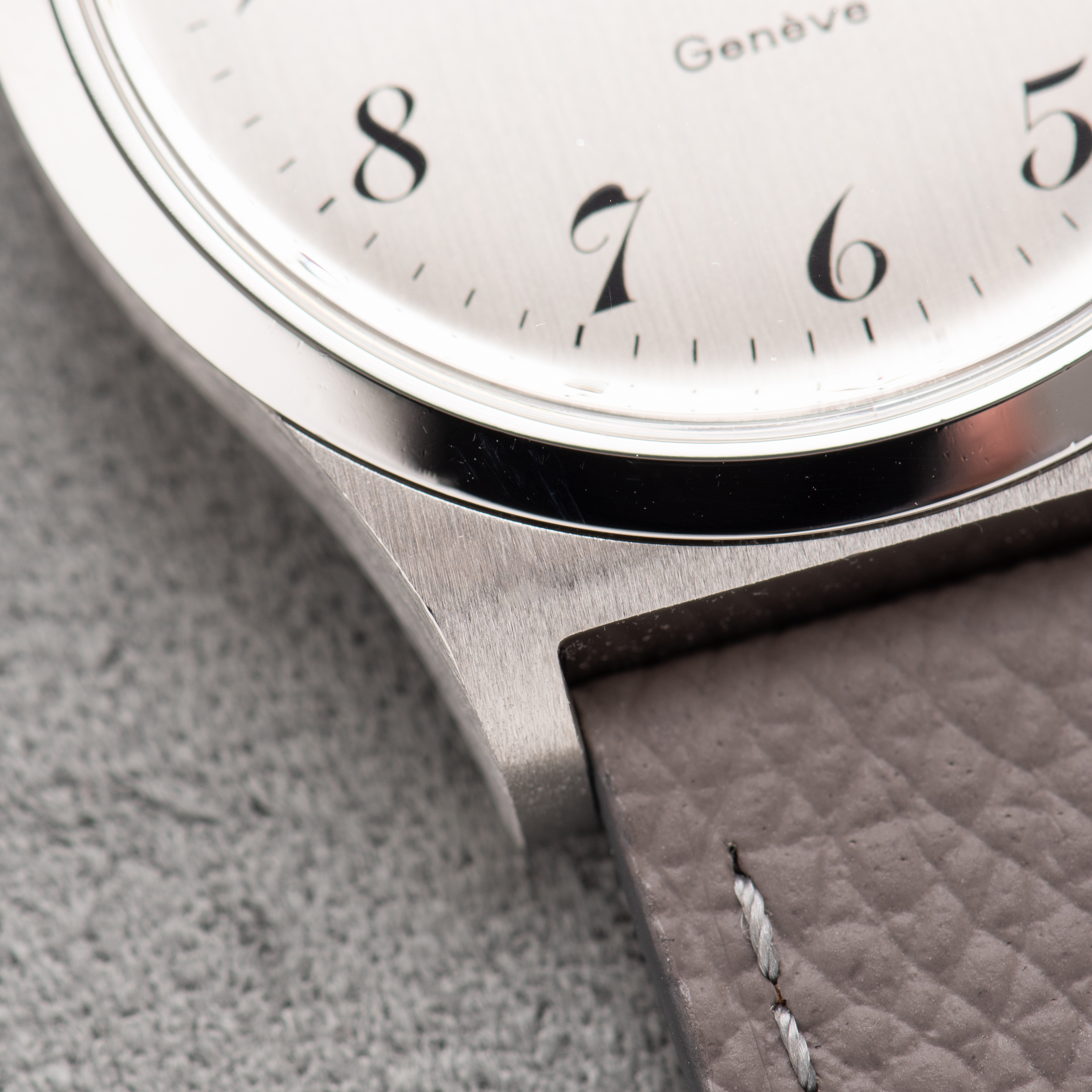 Vue de Omega Genève Mécanique Date Breguet Grey Dial Réf 136.0102 from 1975