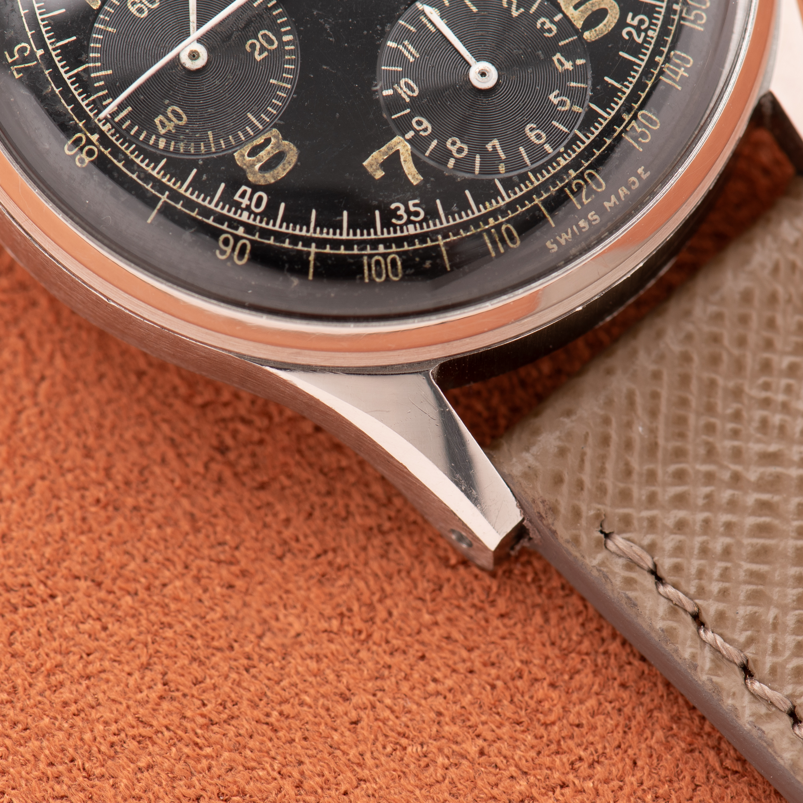 Vue de Breitling Premier Chronograph Unpolished Gilt Black Dial Venus 152 Réf 787
