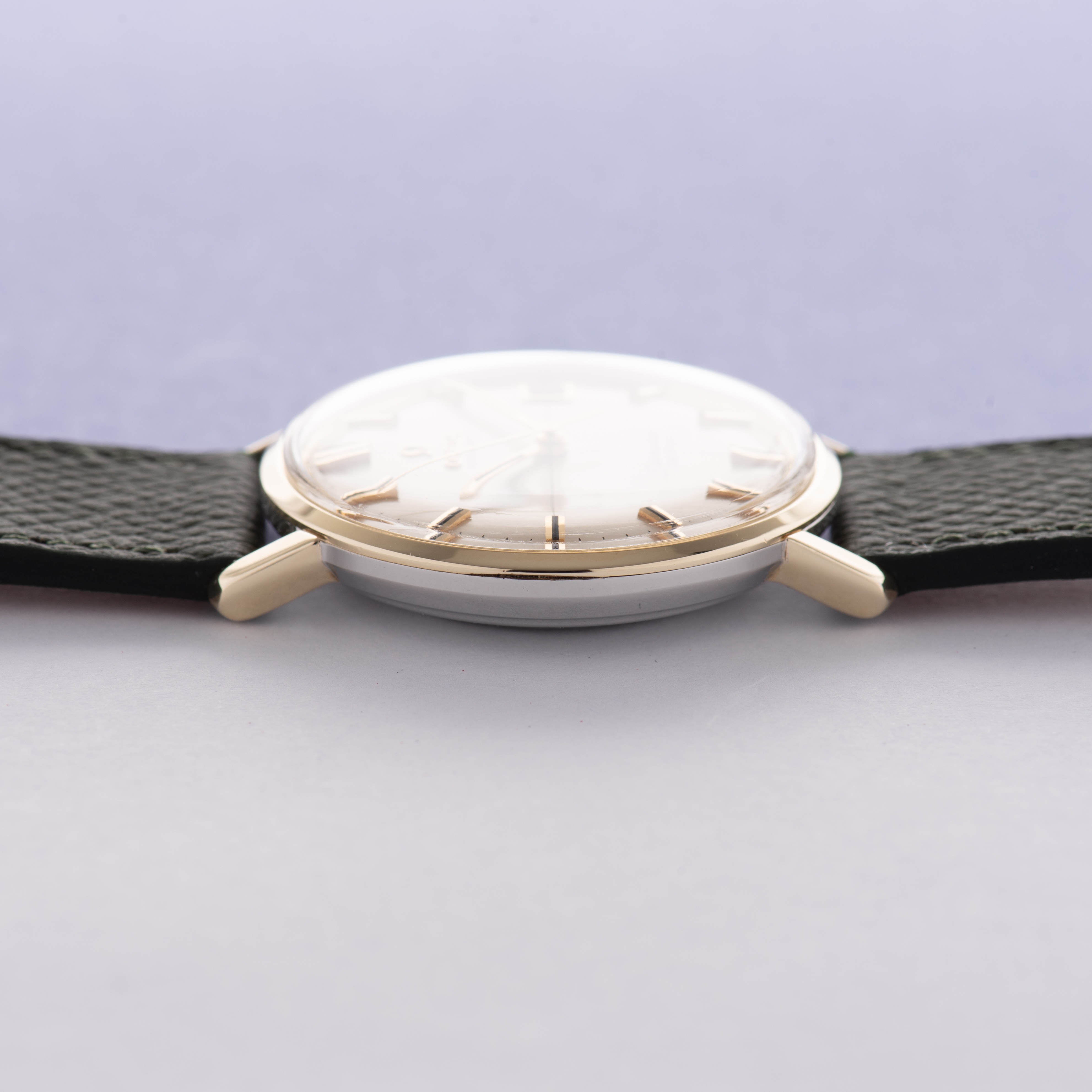 Vue de Omega Seamaster De Ville Automatic Date Crosshair Or/acier Réf 166.020