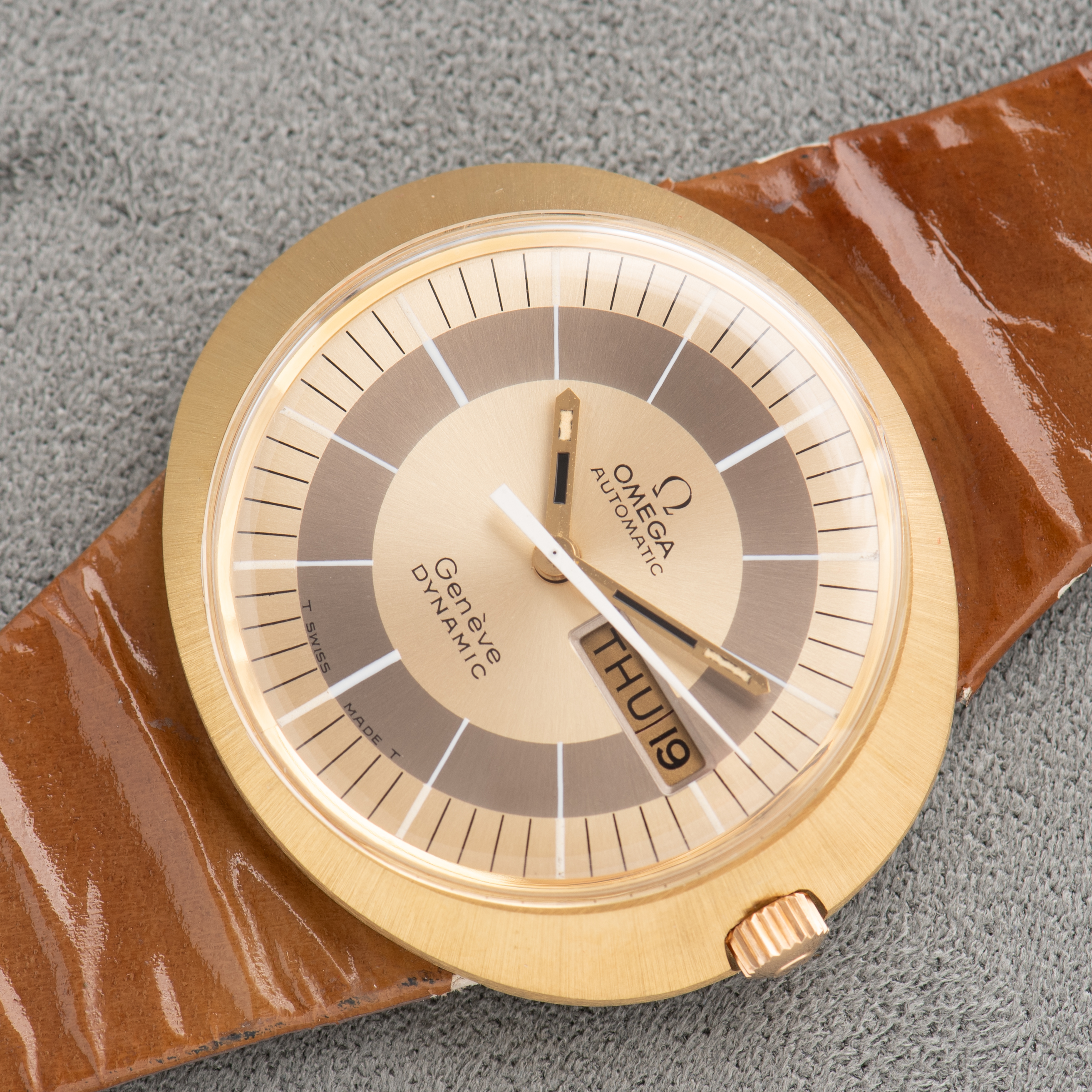 Vue de Omega Genève Dynamic Automatic DD Gold Capped Ultra Full Set 1974 réf 166.079
