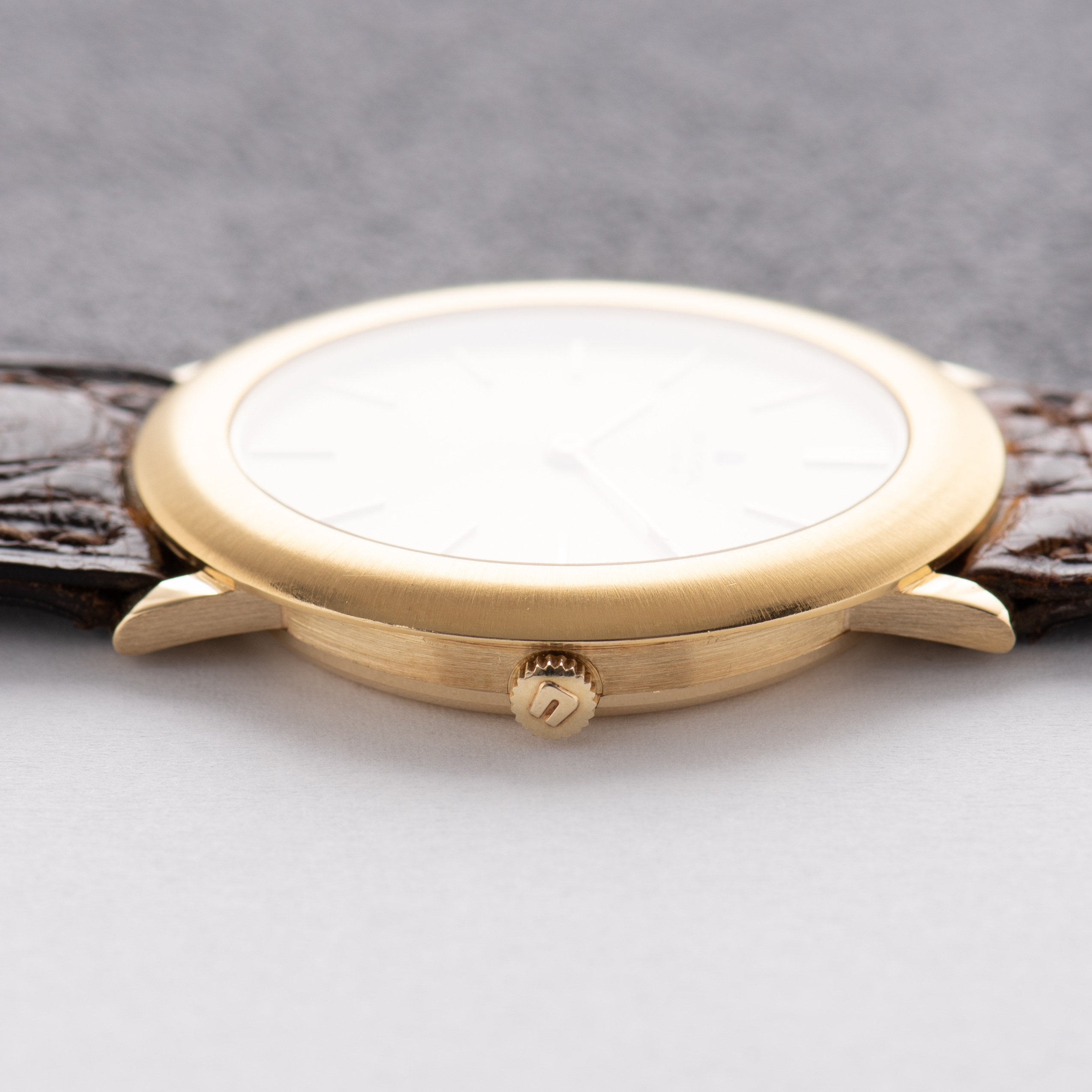 View of Universal Genève Ellipse Micro-Rotor cal 2-66 Gold 18K New Old Stock