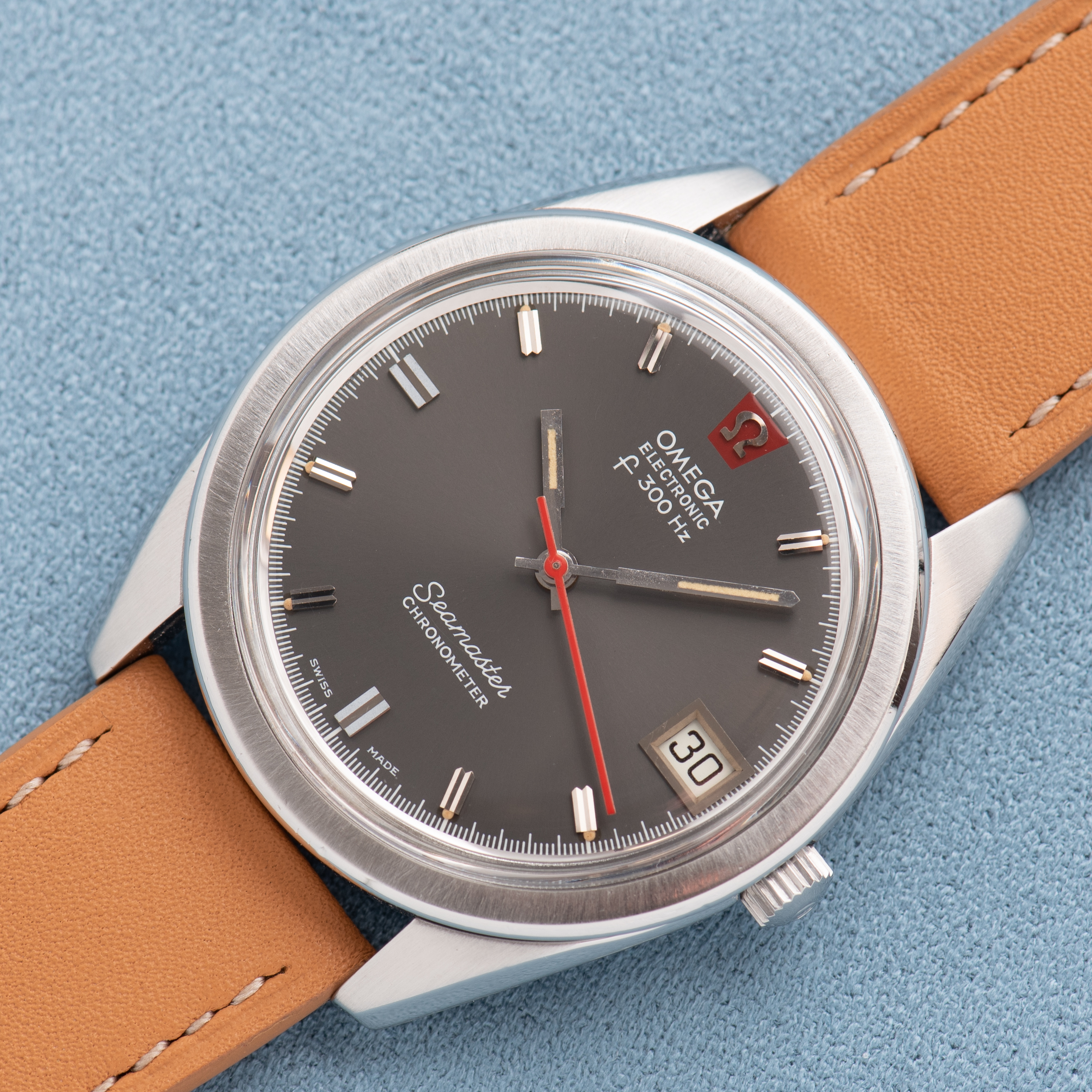 Vue de Omega Electronic Seamaster Chronometer F300 Grey Dial from 1973 Réf 198.001