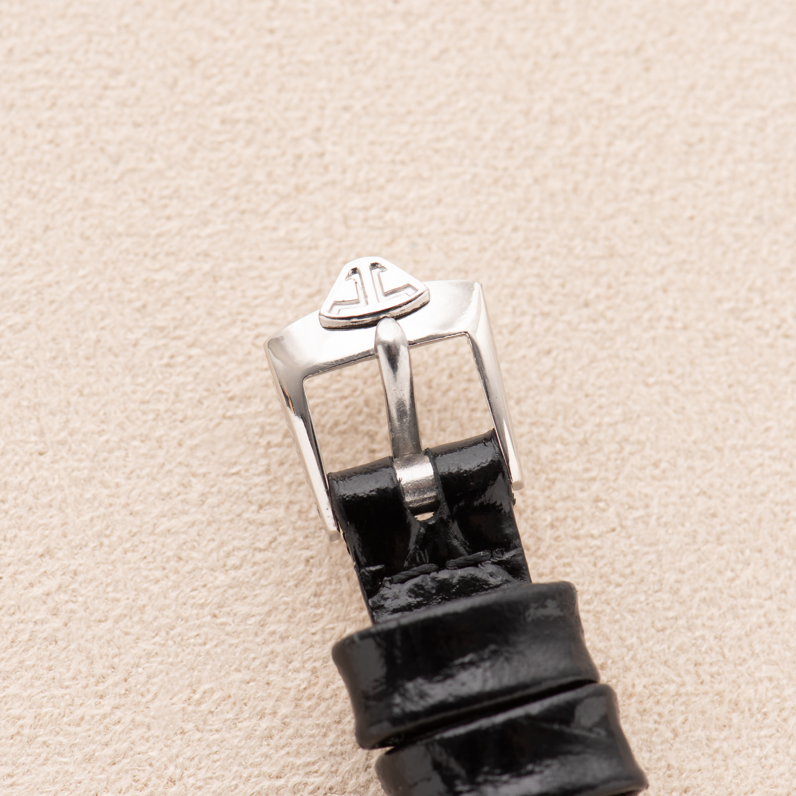 Zicht op Jaeger-LeCoultre Etrier Lucchetto for Hermès Blue Dial Réf 1670.42