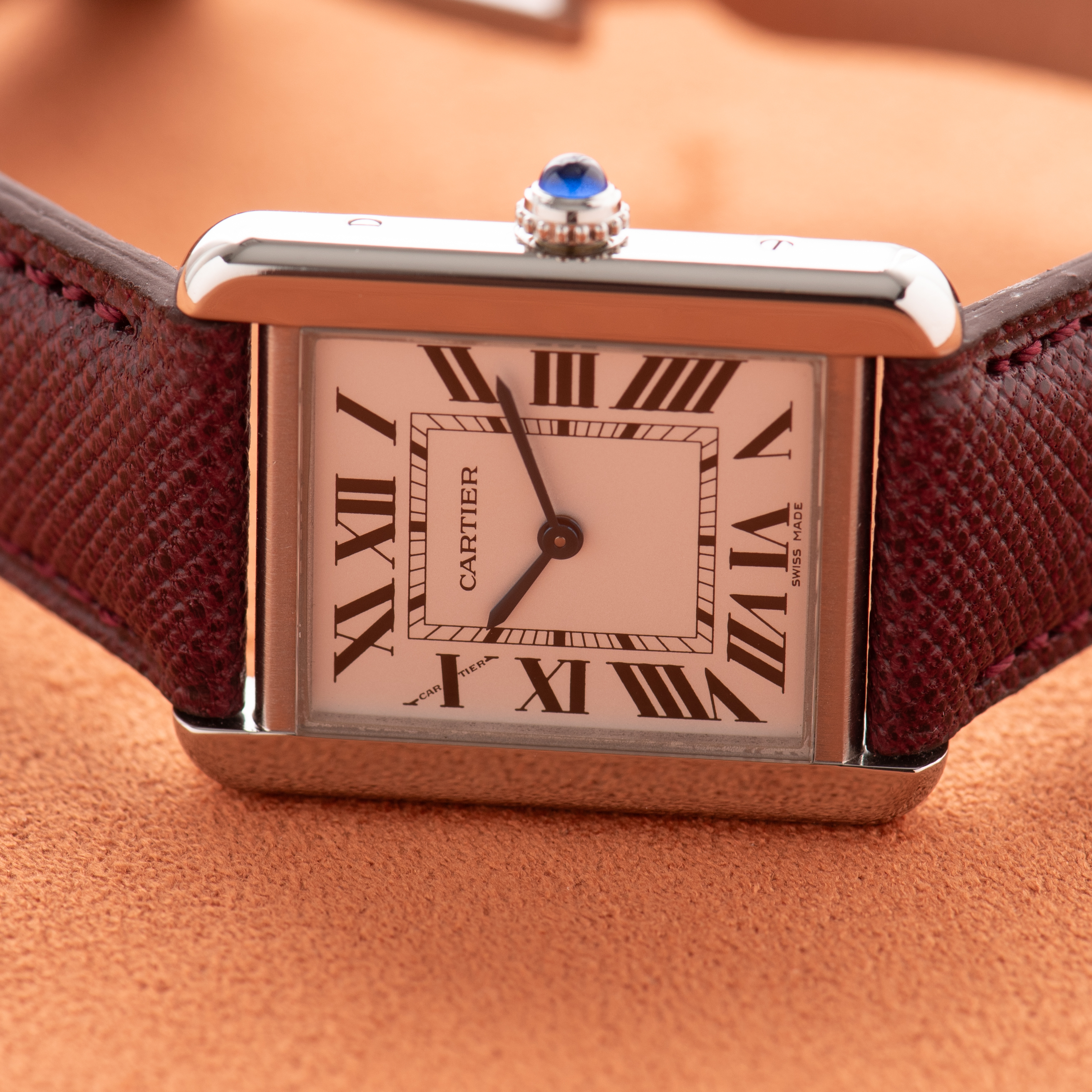 Vue de Cartier Tank Solo PM Roman Dial réf 2716