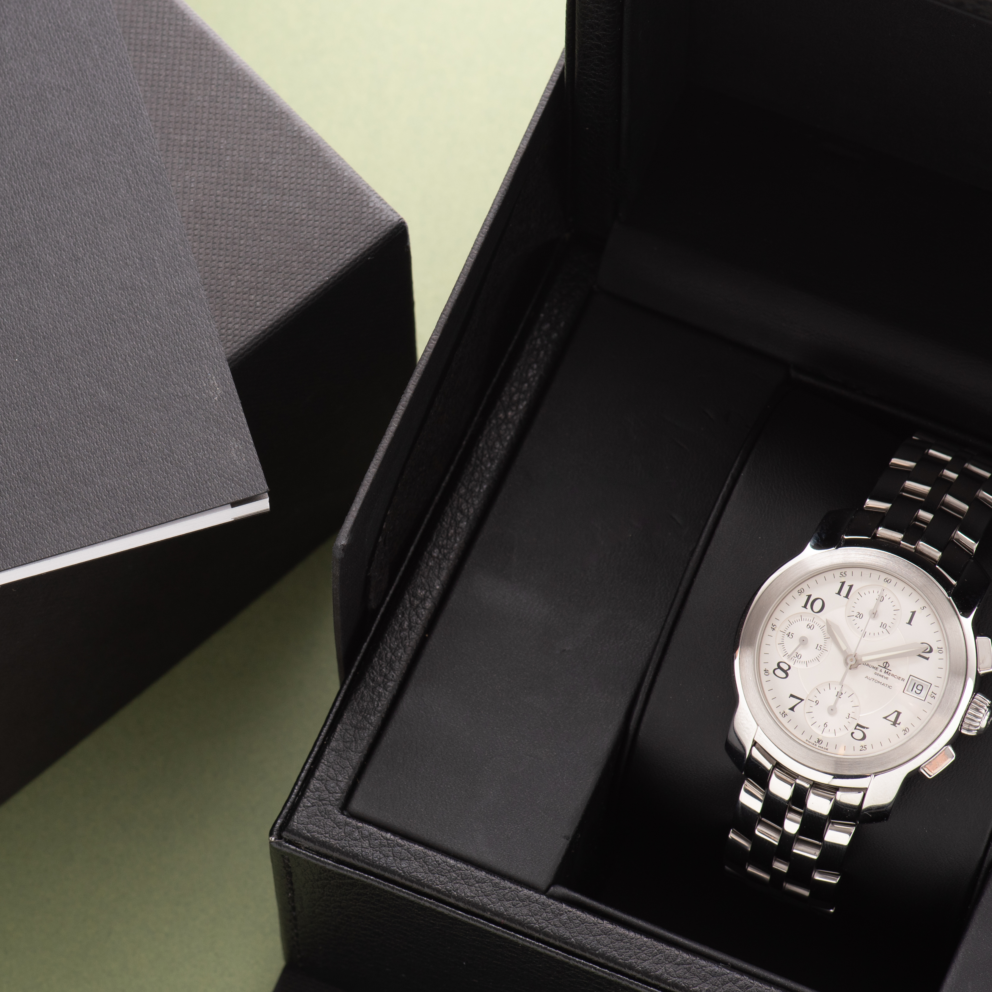 View of Baume & Mercier Genève Capeland Chronograph White dial Valjoux 7750