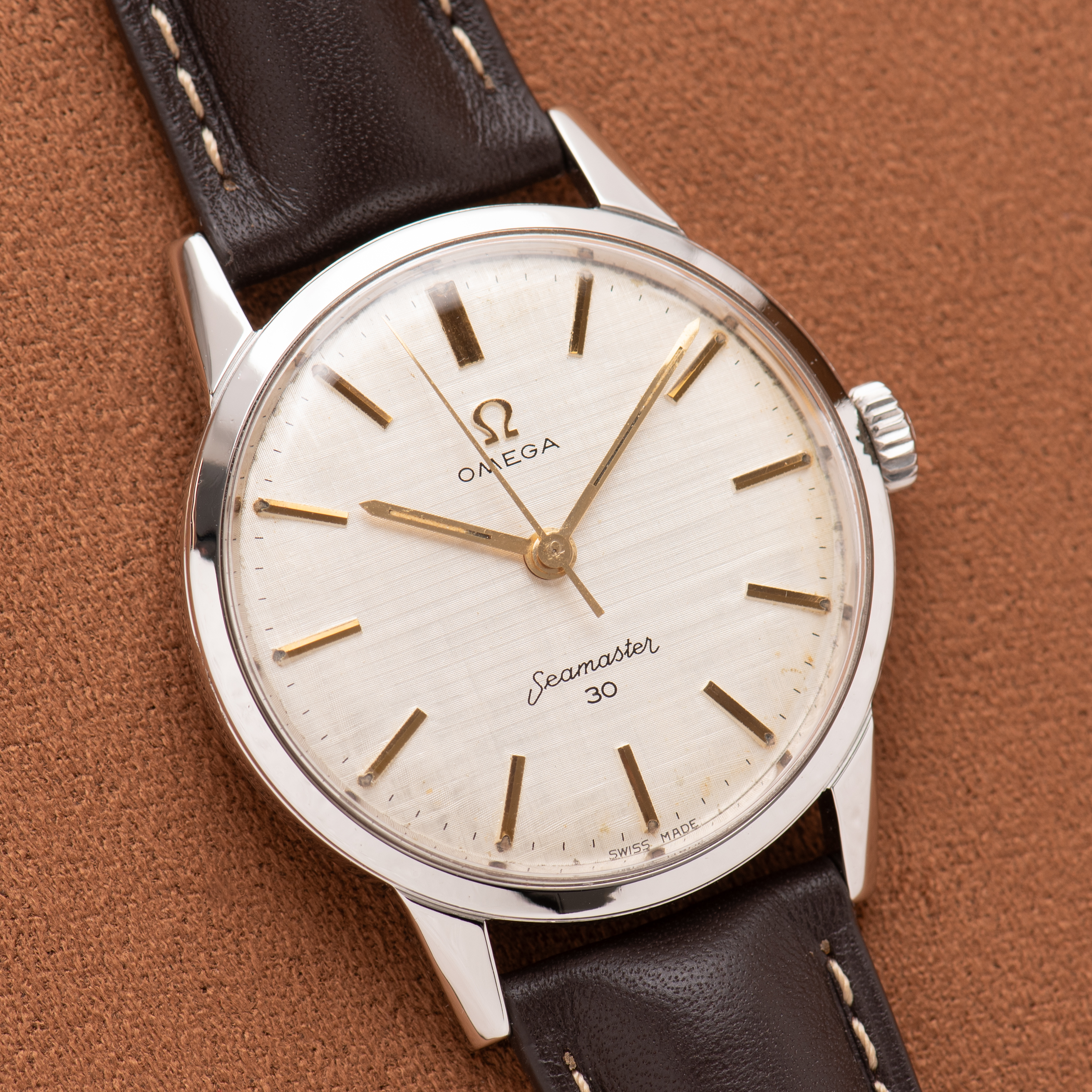 Zicht op Omega Seamaster 30 Patina "Linnen Dial" uit 1962 Ref 135.003