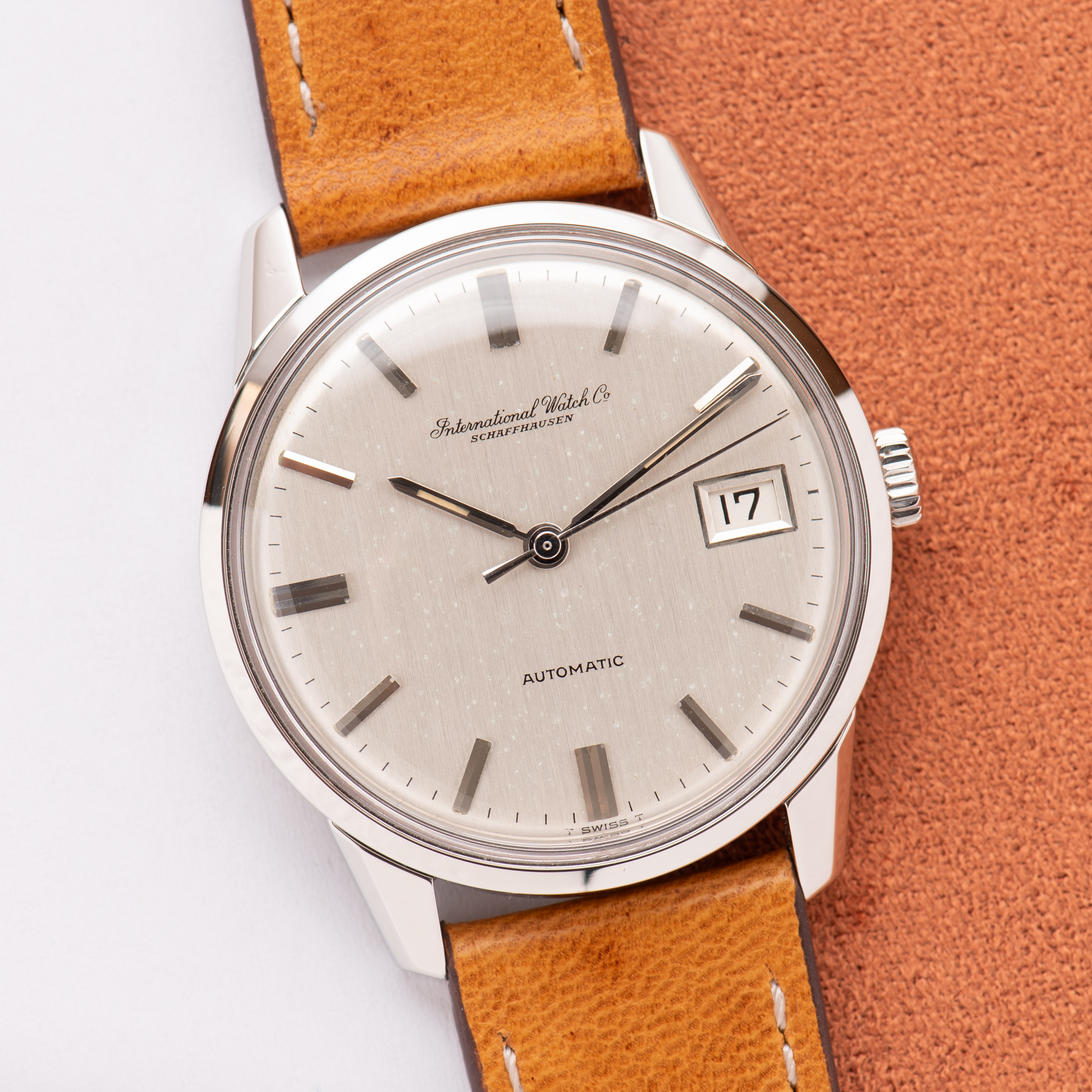 Vue de IWC International Watch Co Schaffhausen Automatic Silver Dial réf R810A