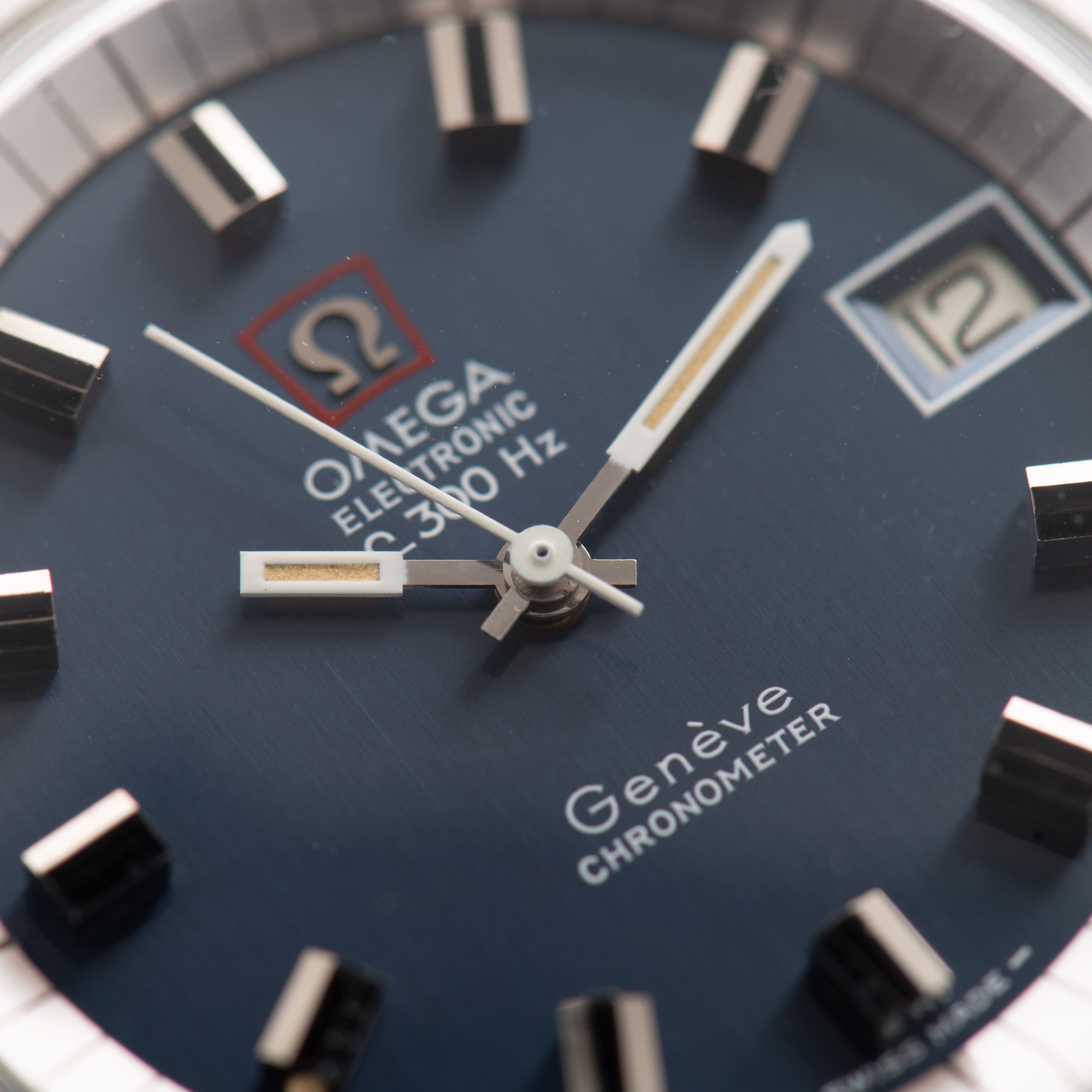 Zicht op Omega Electronic F300 Hz Genève Chronometer Blue dial Réf 198.021 from 1973